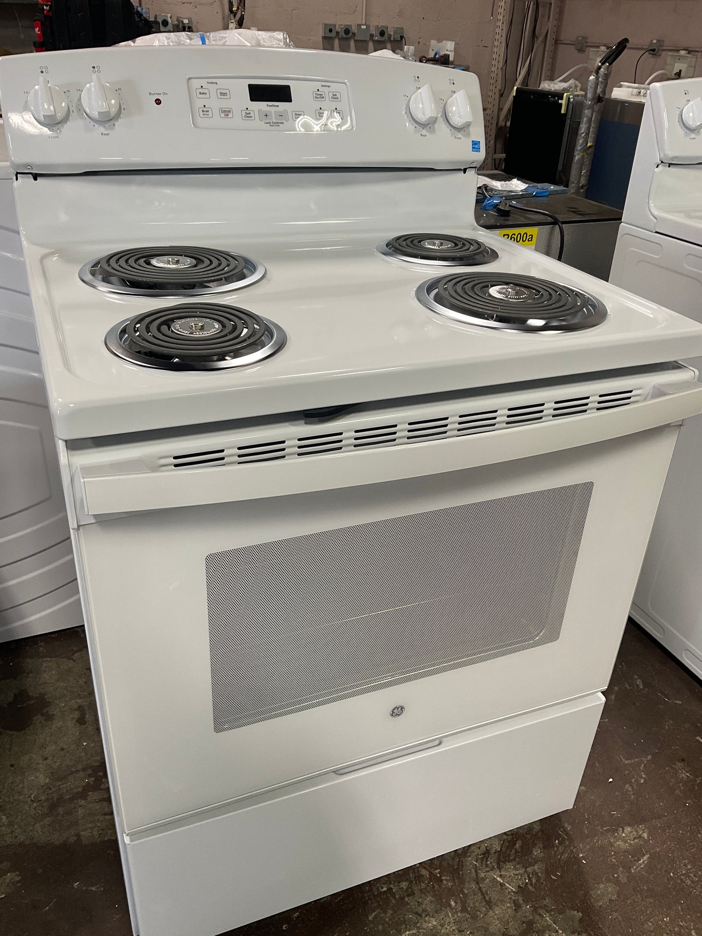 Front view, oven-door closed