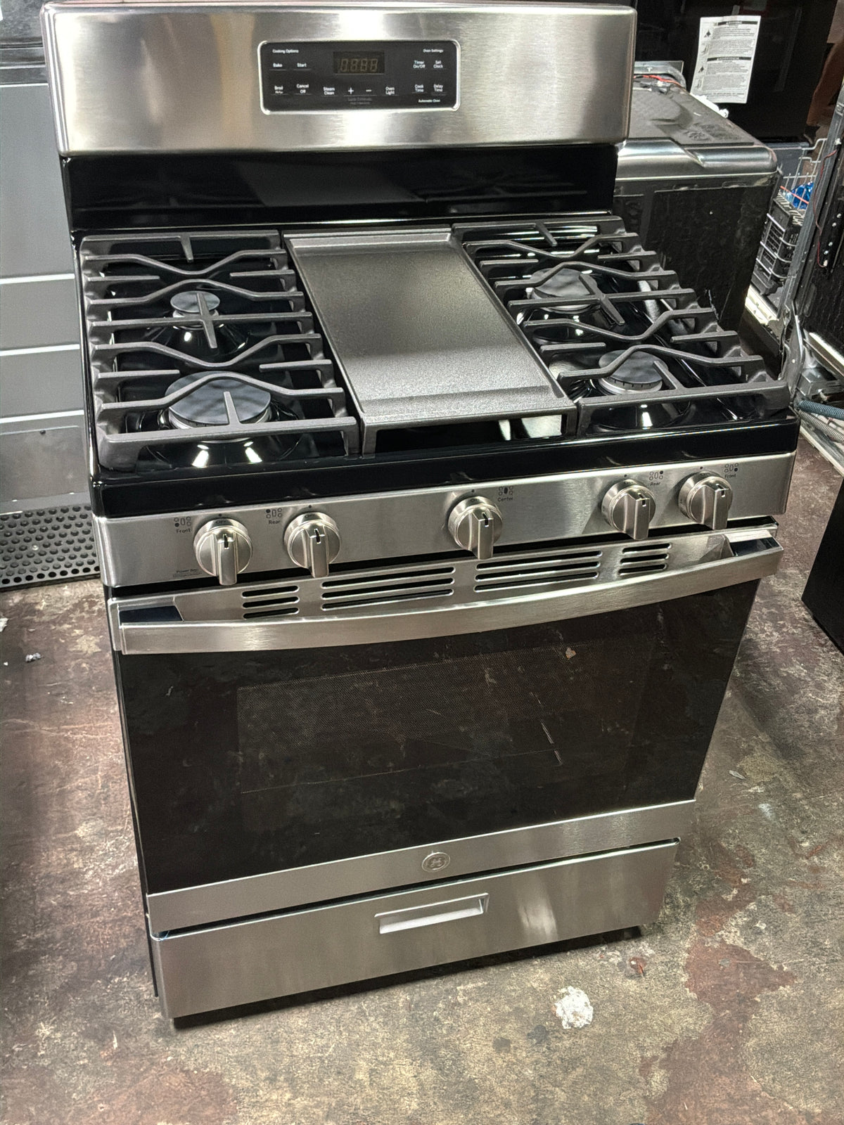 Front view, oven-door closed