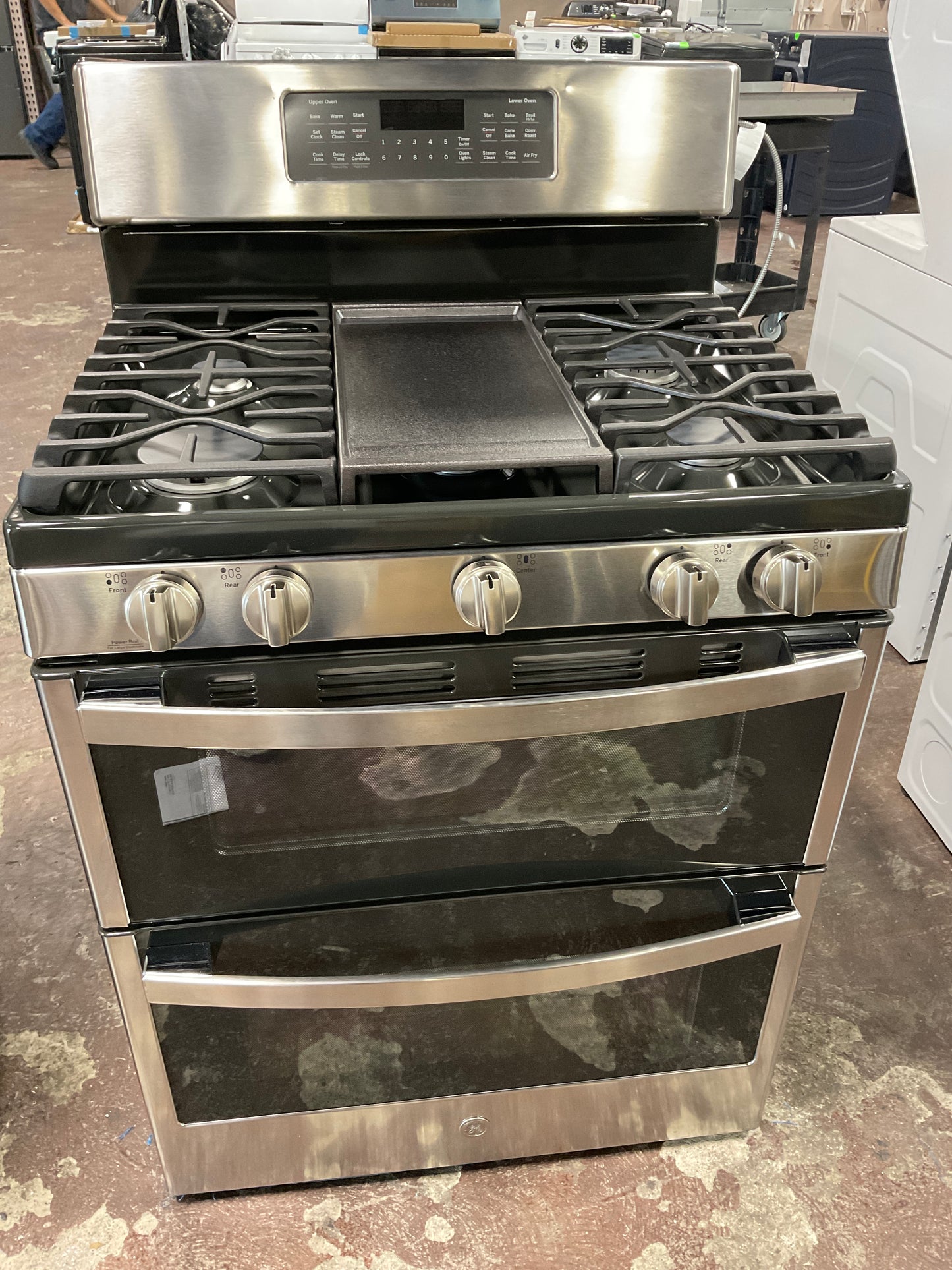 Front view, oven-door closed