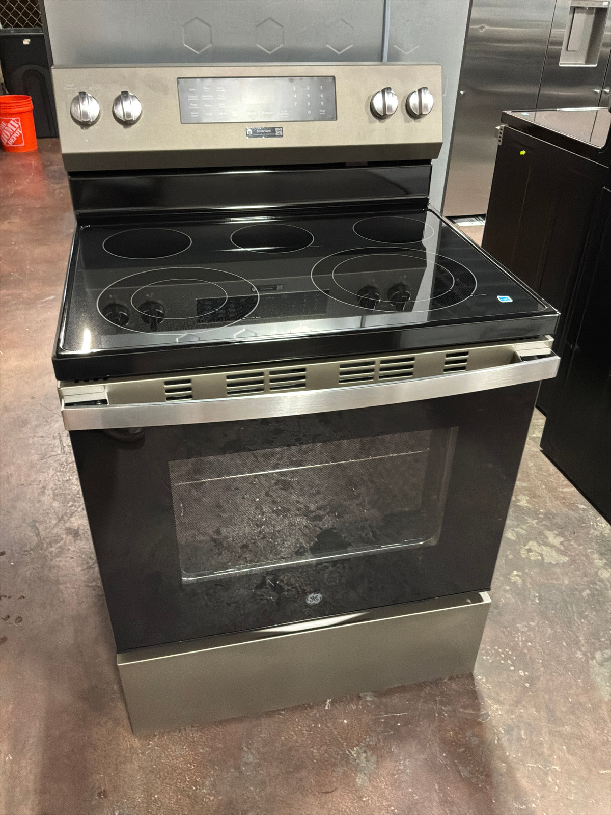 Front view, oven-door closed