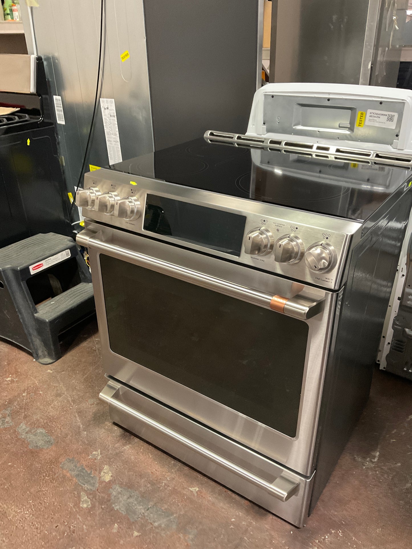 Front view, oven-door closed