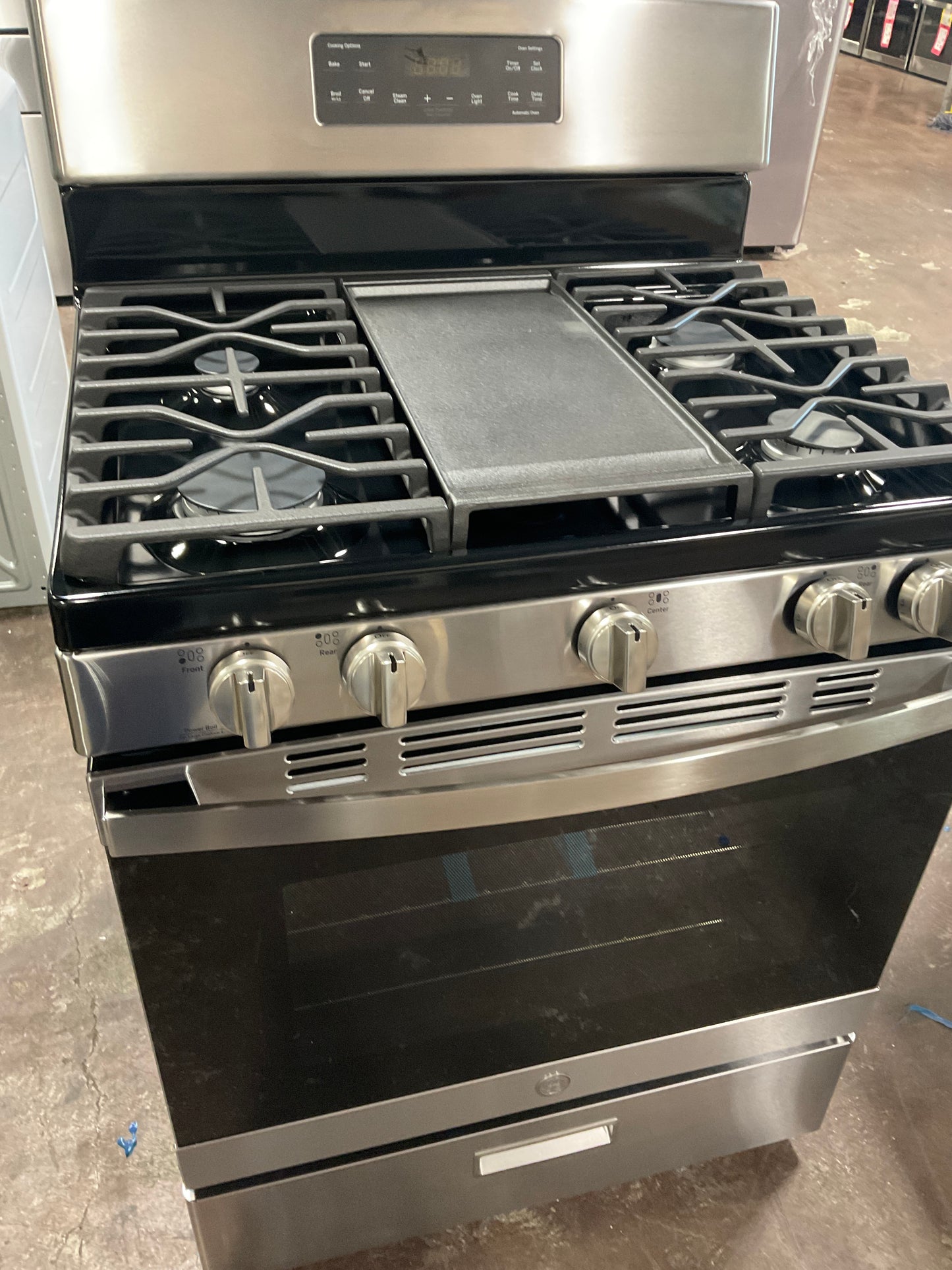 Front view, oven-door closed