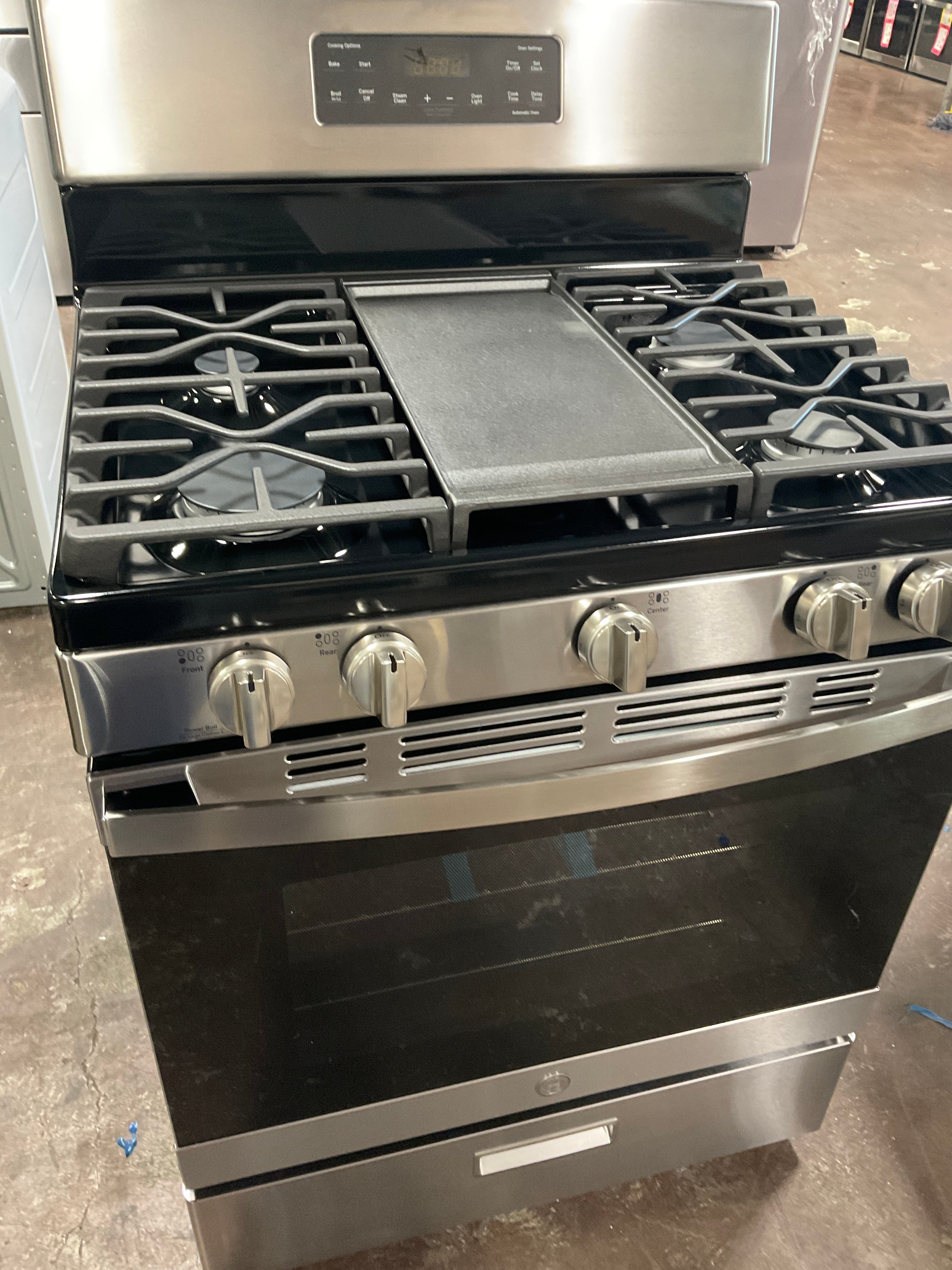 Front view, oven-door closed