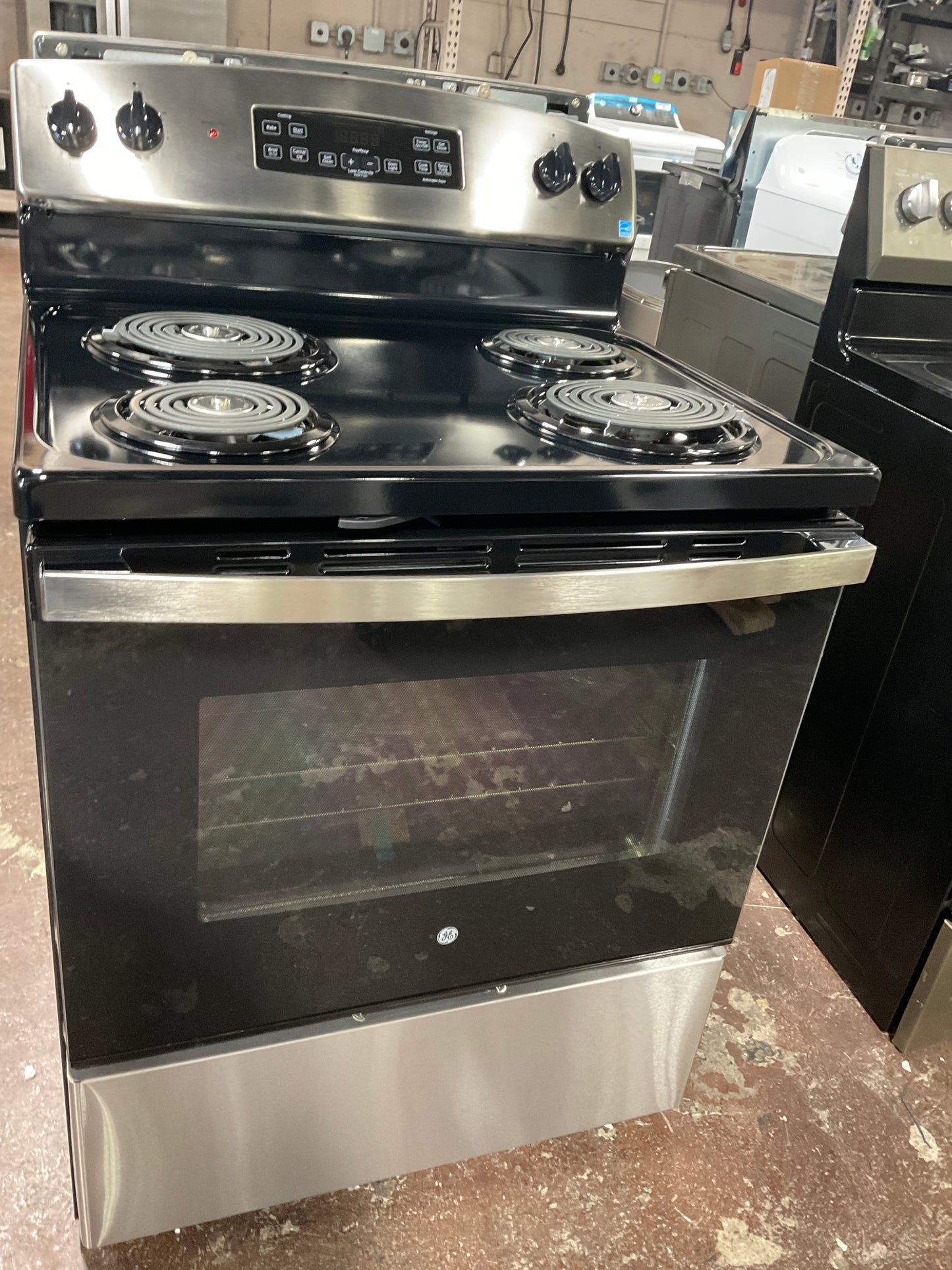 Front view, oven-door closed