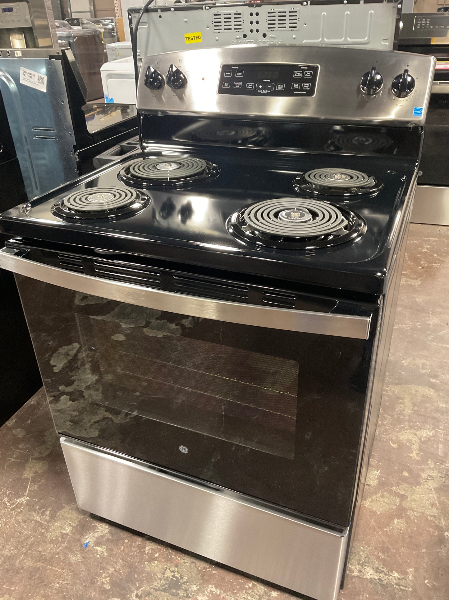 Front view, oven-door closed