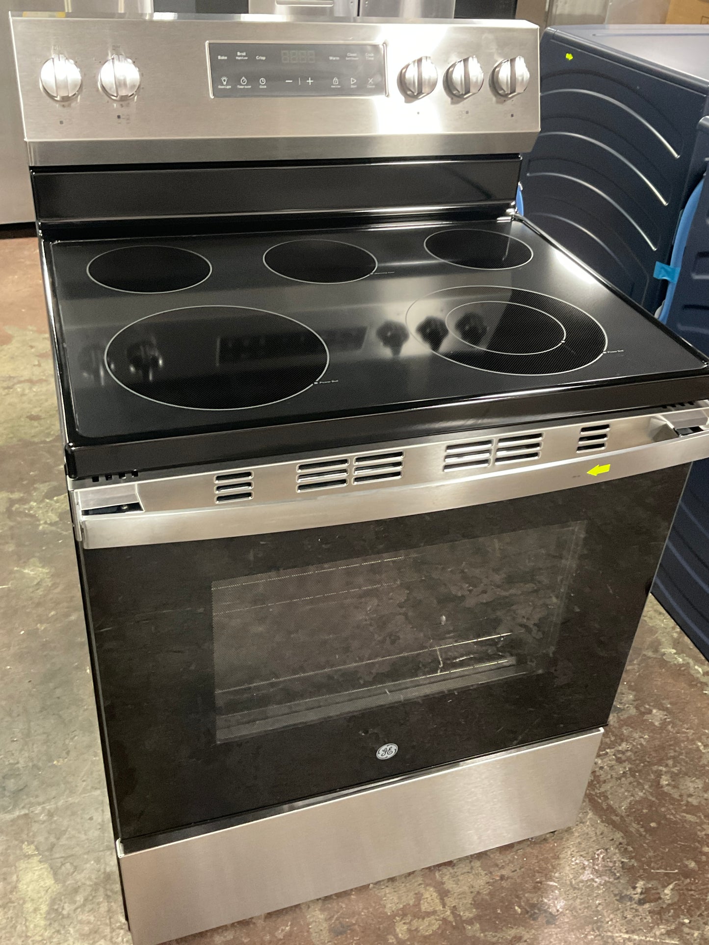 Front view, oven-door closed