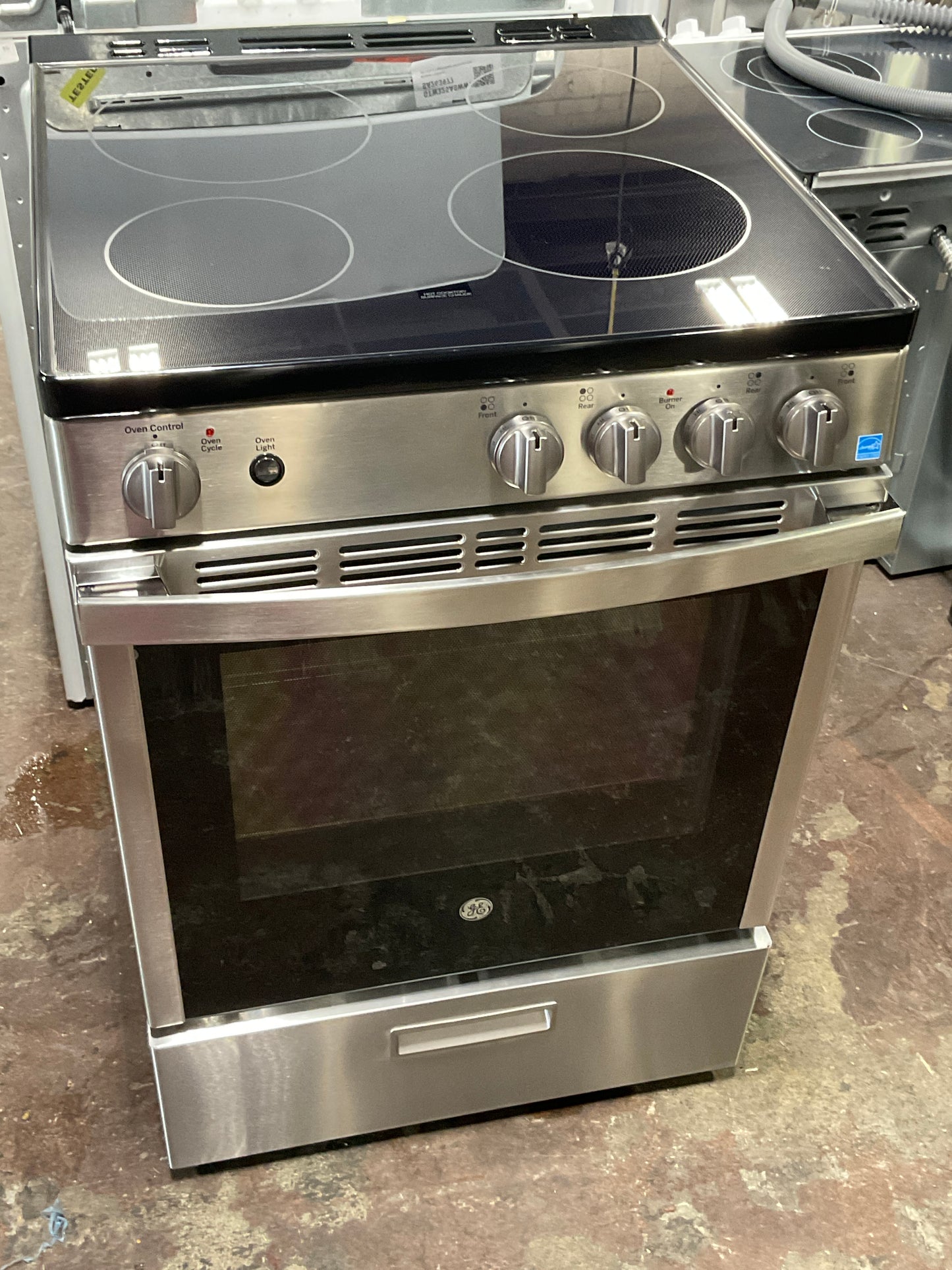 Front view, oven-door closed