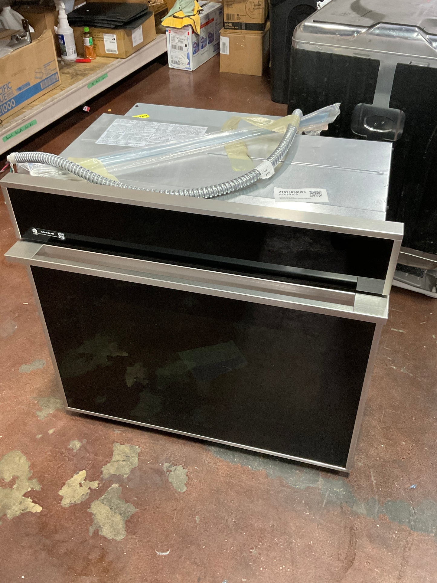 Front view, door closed