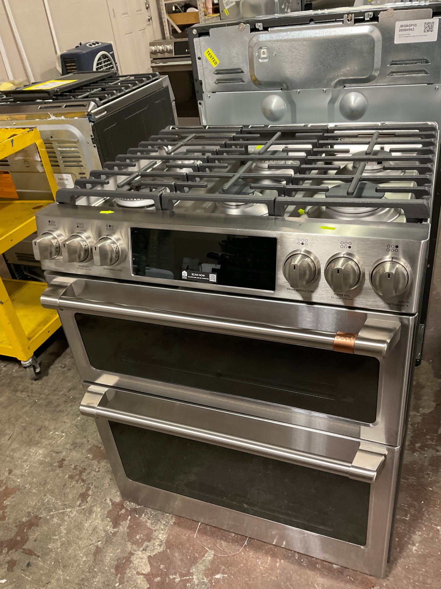 Front view, oven-door closed