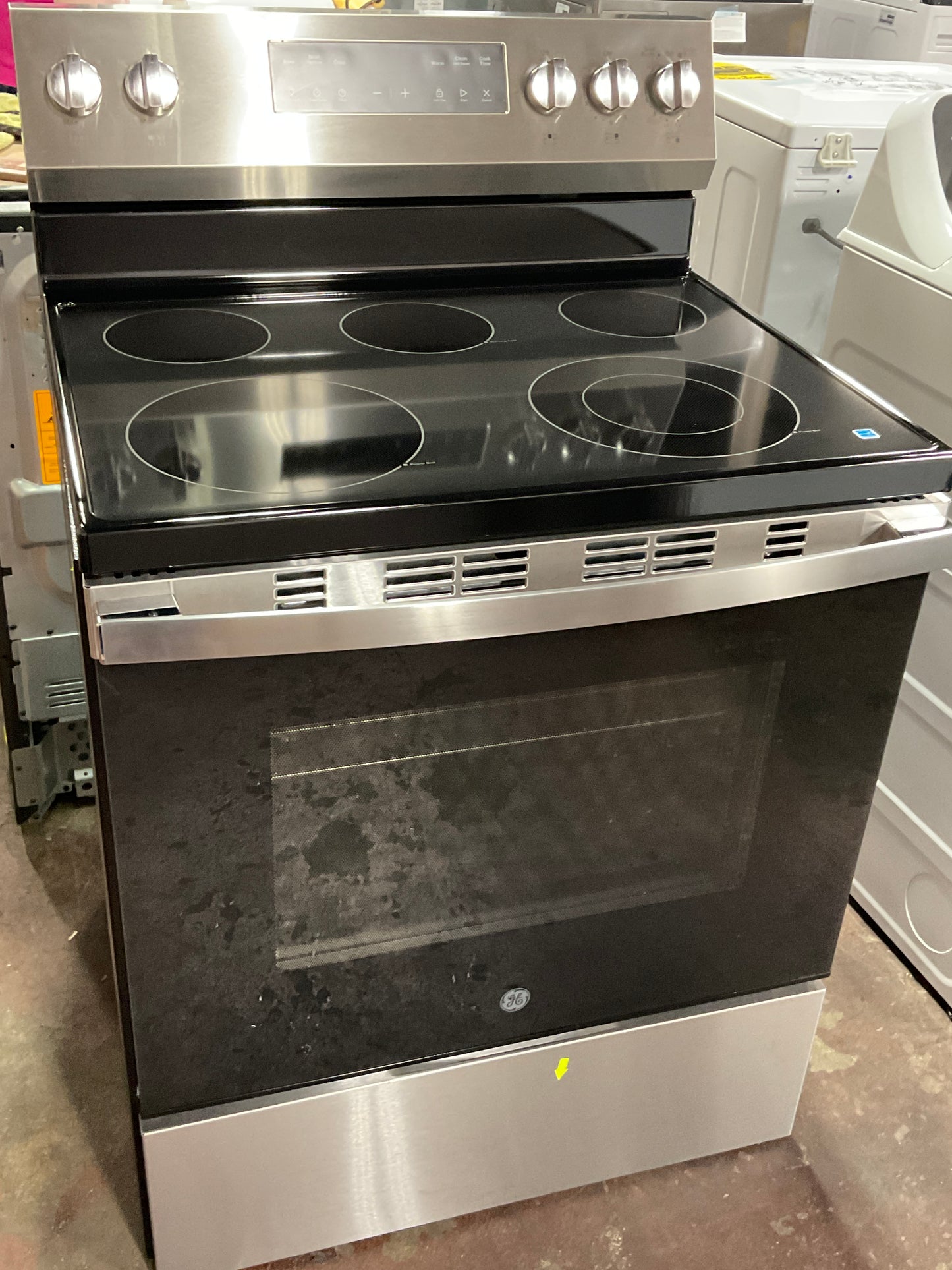 Front view, oven-door closed