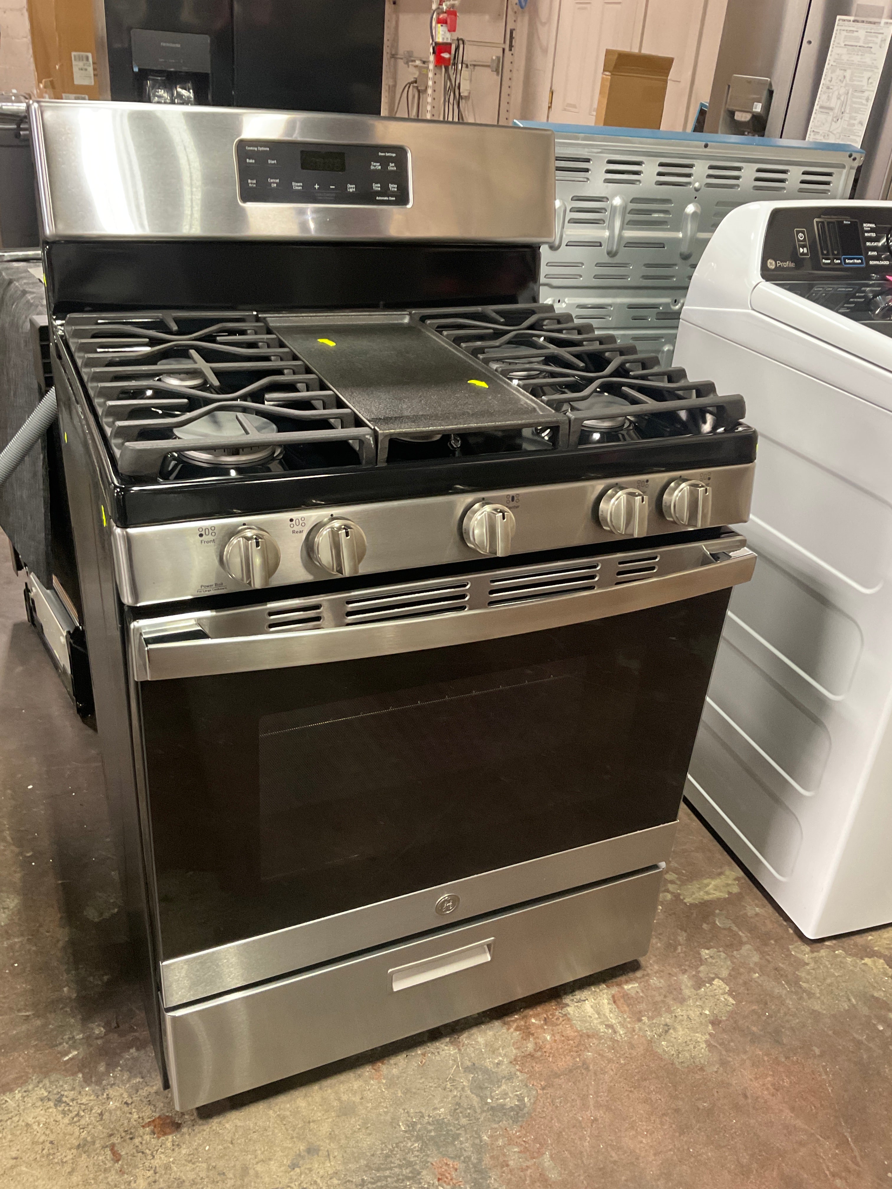 Front view, oven-door closed