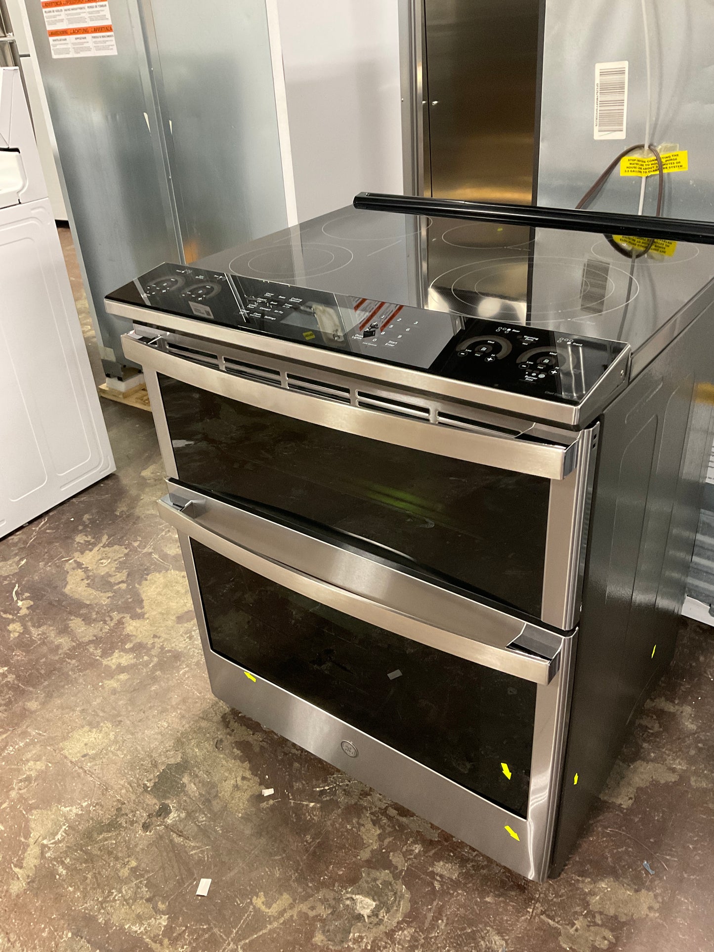 Front view, oven-door closed