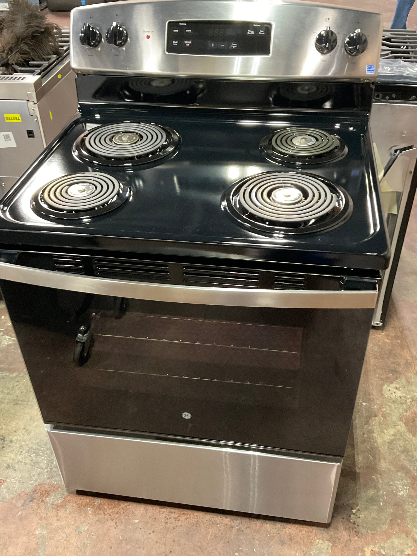 Front view, oven-door closed