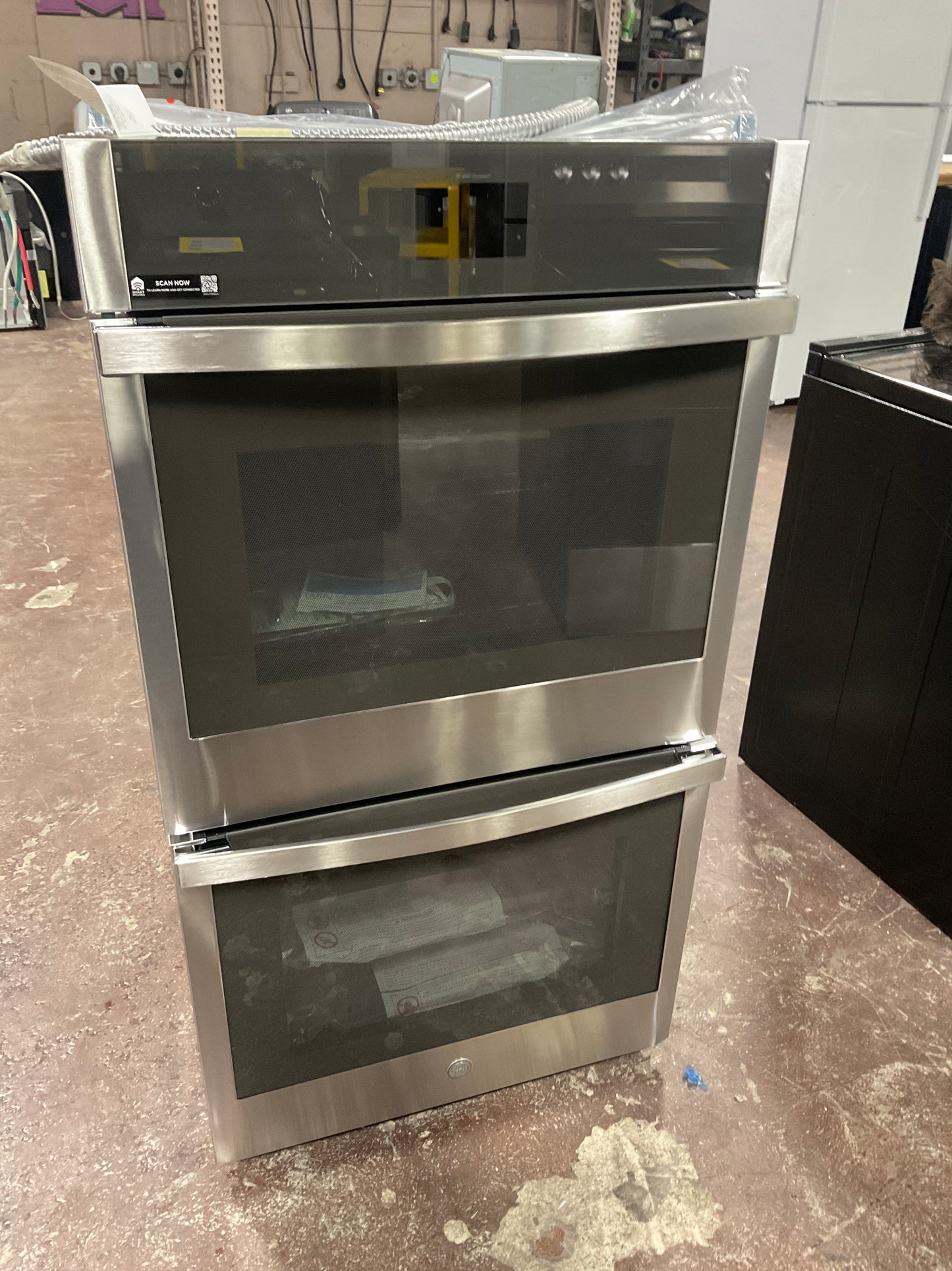 Front view, door closed