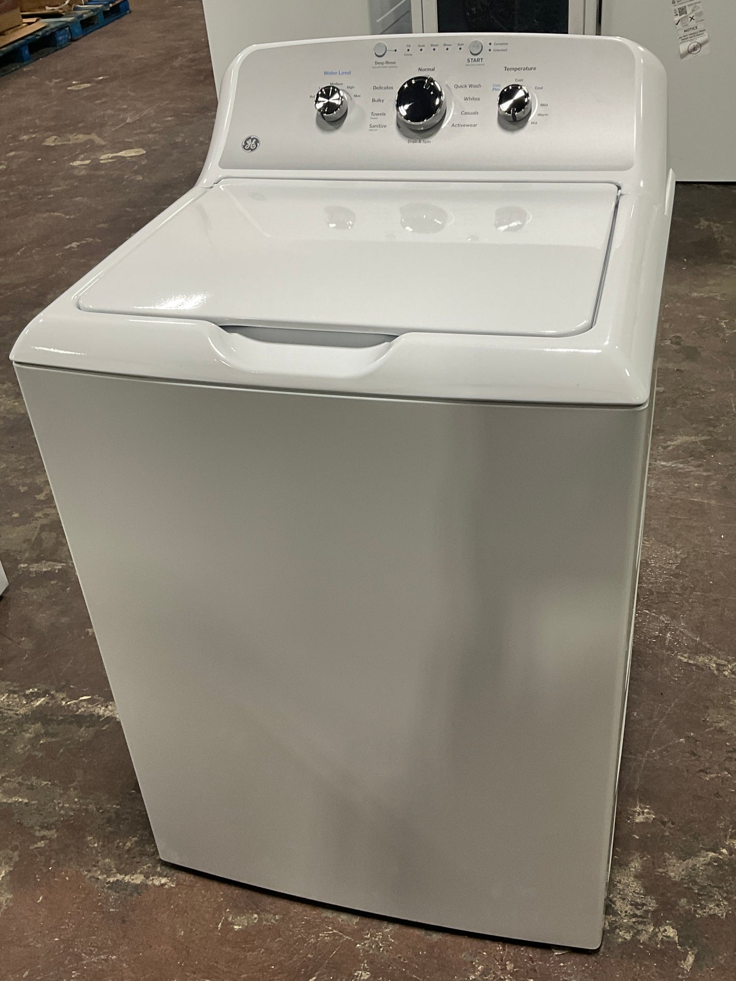 Front view, door closed