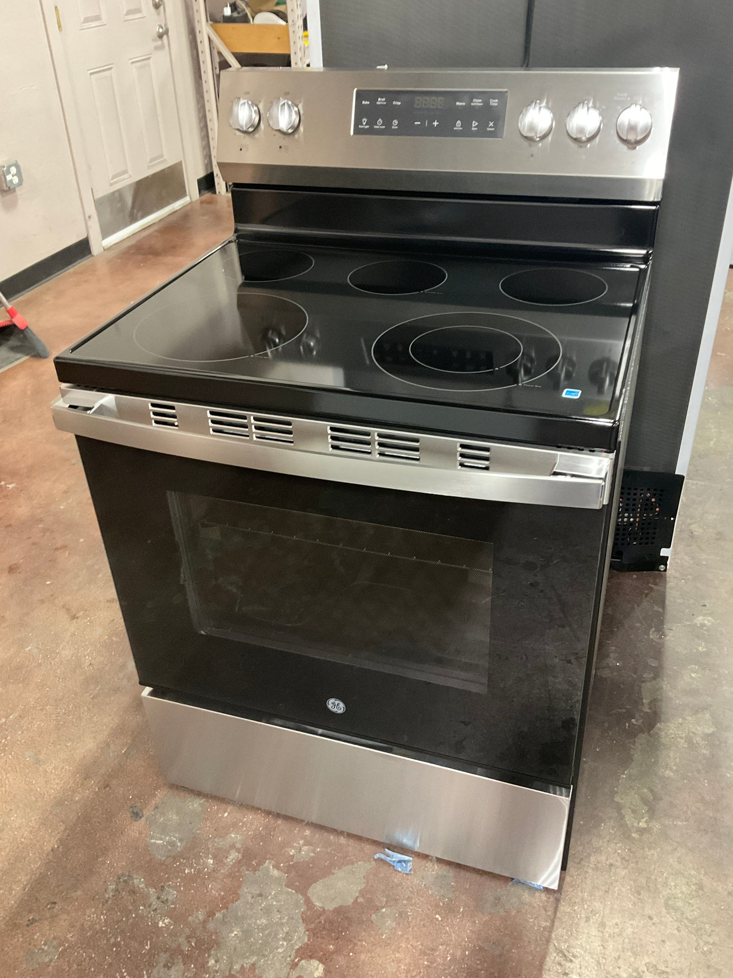 Front view, oven-door closed