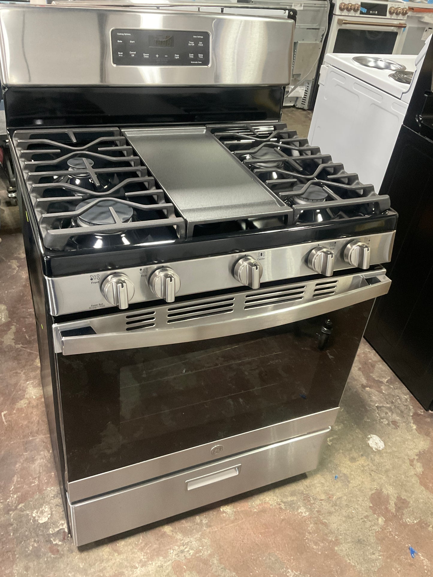 Front view, oven-door closed
