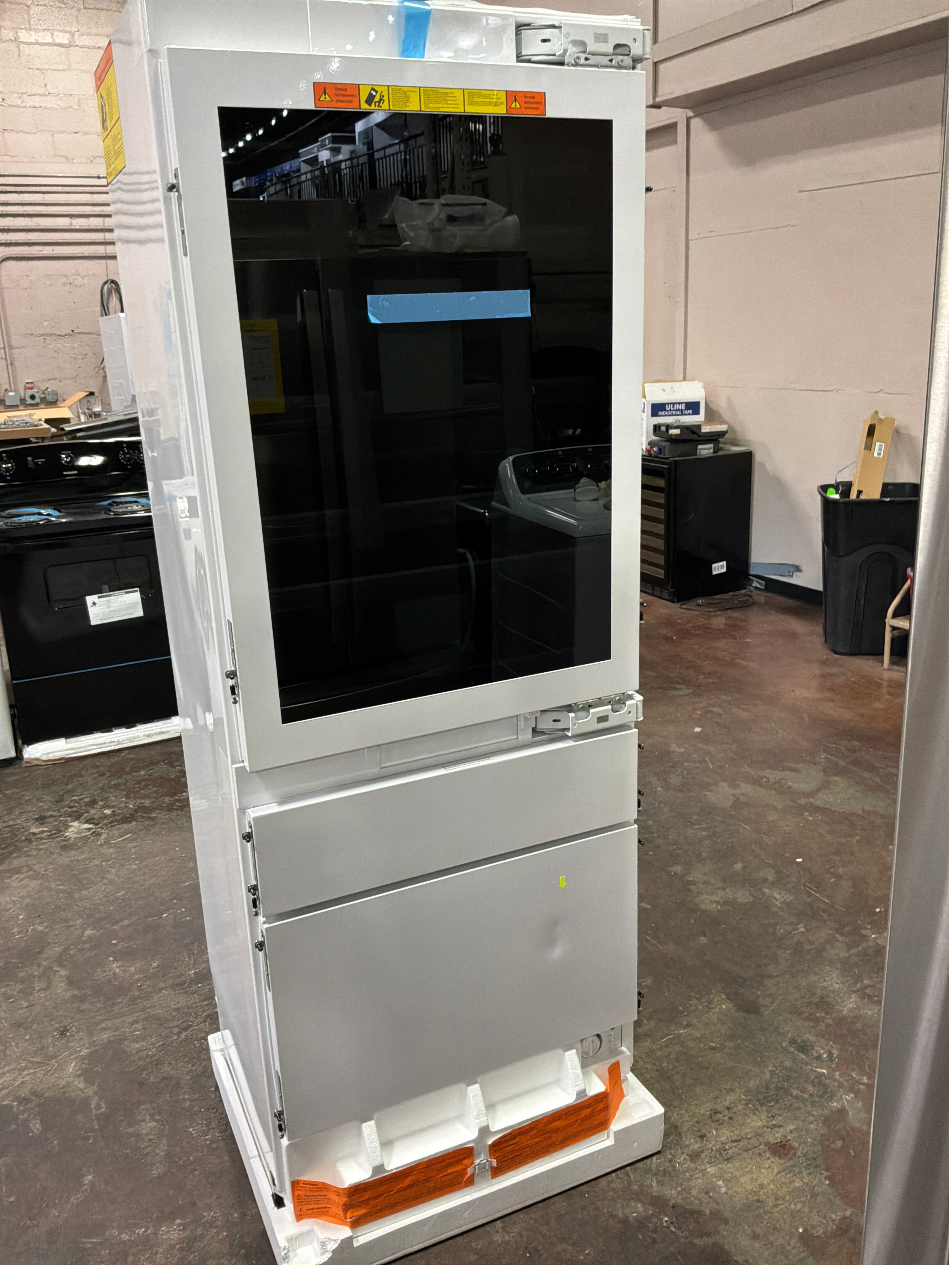 Front view, door closed