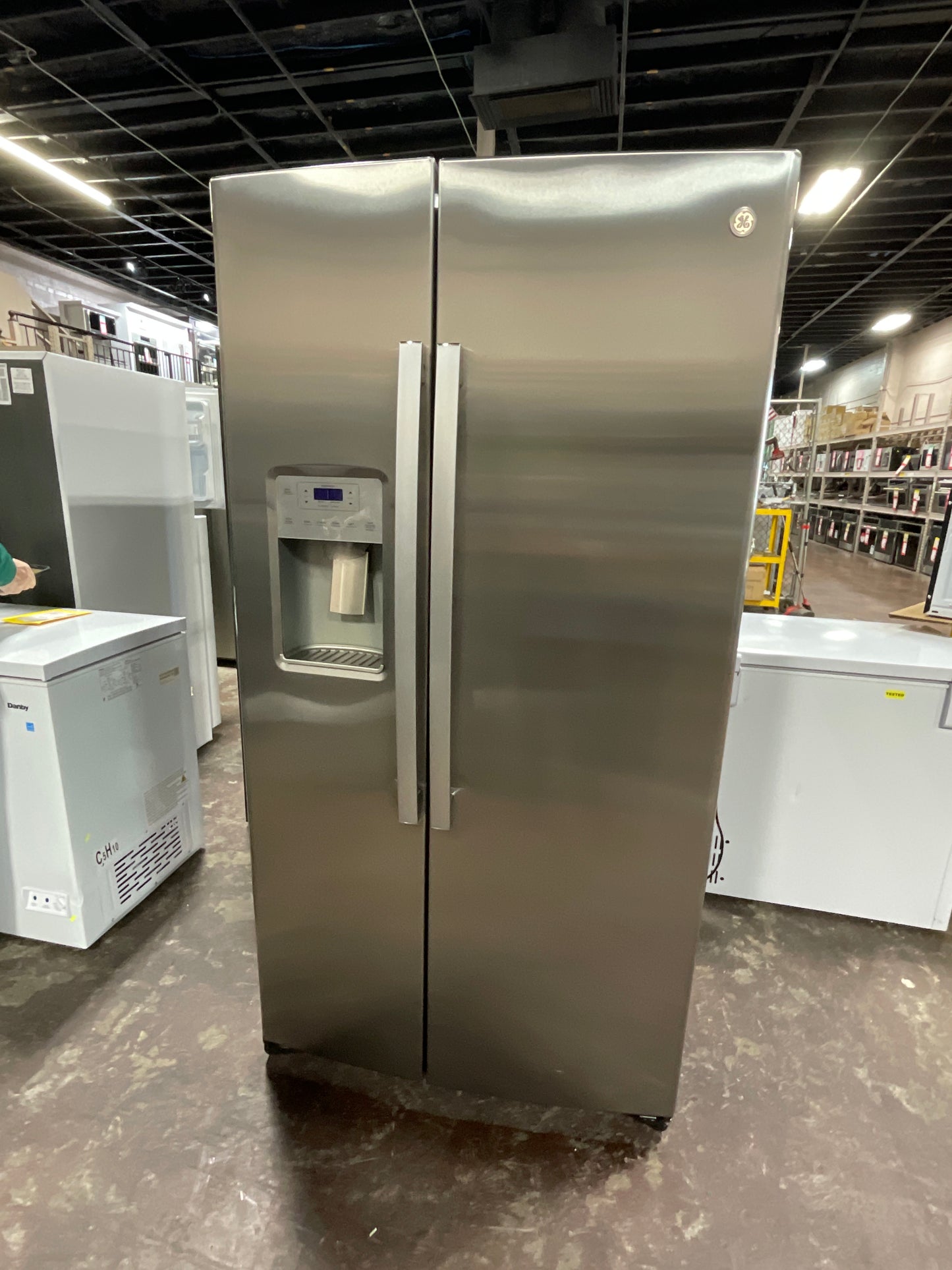 Front view, door closed