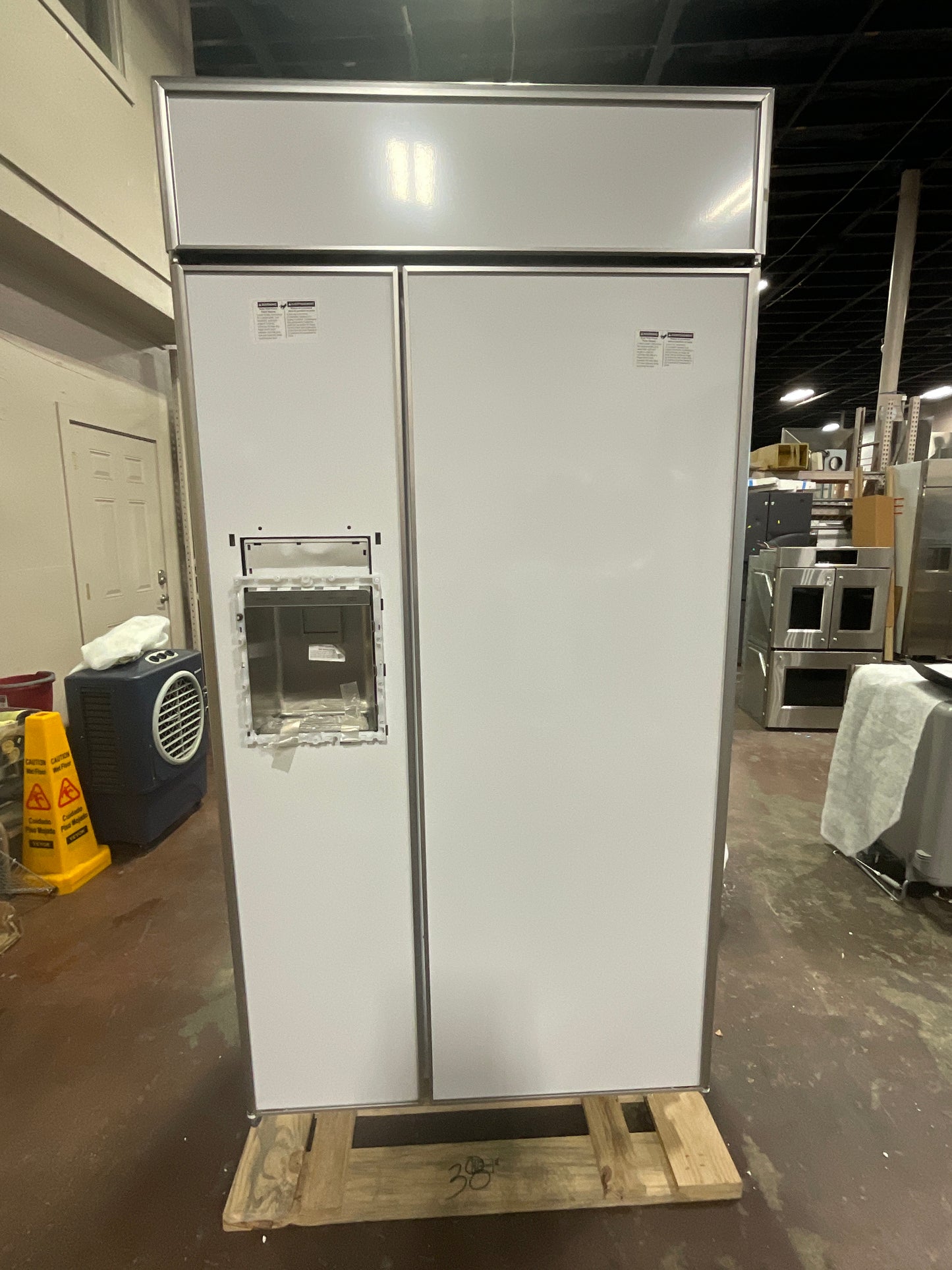 Front view, door closed