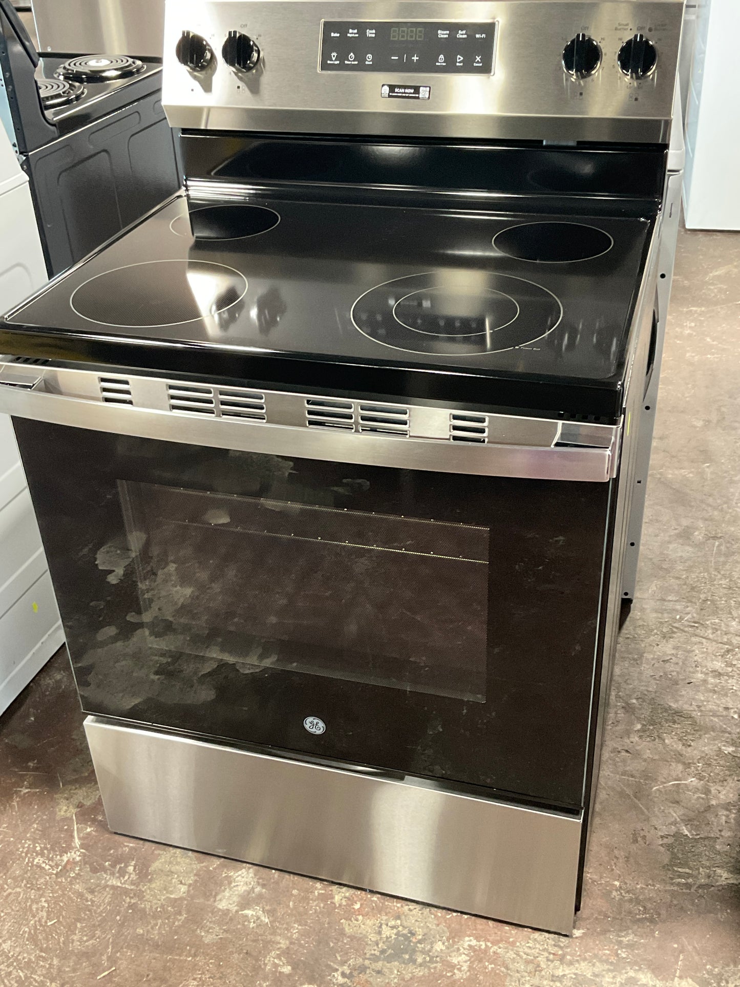 Front view, oven-door closed