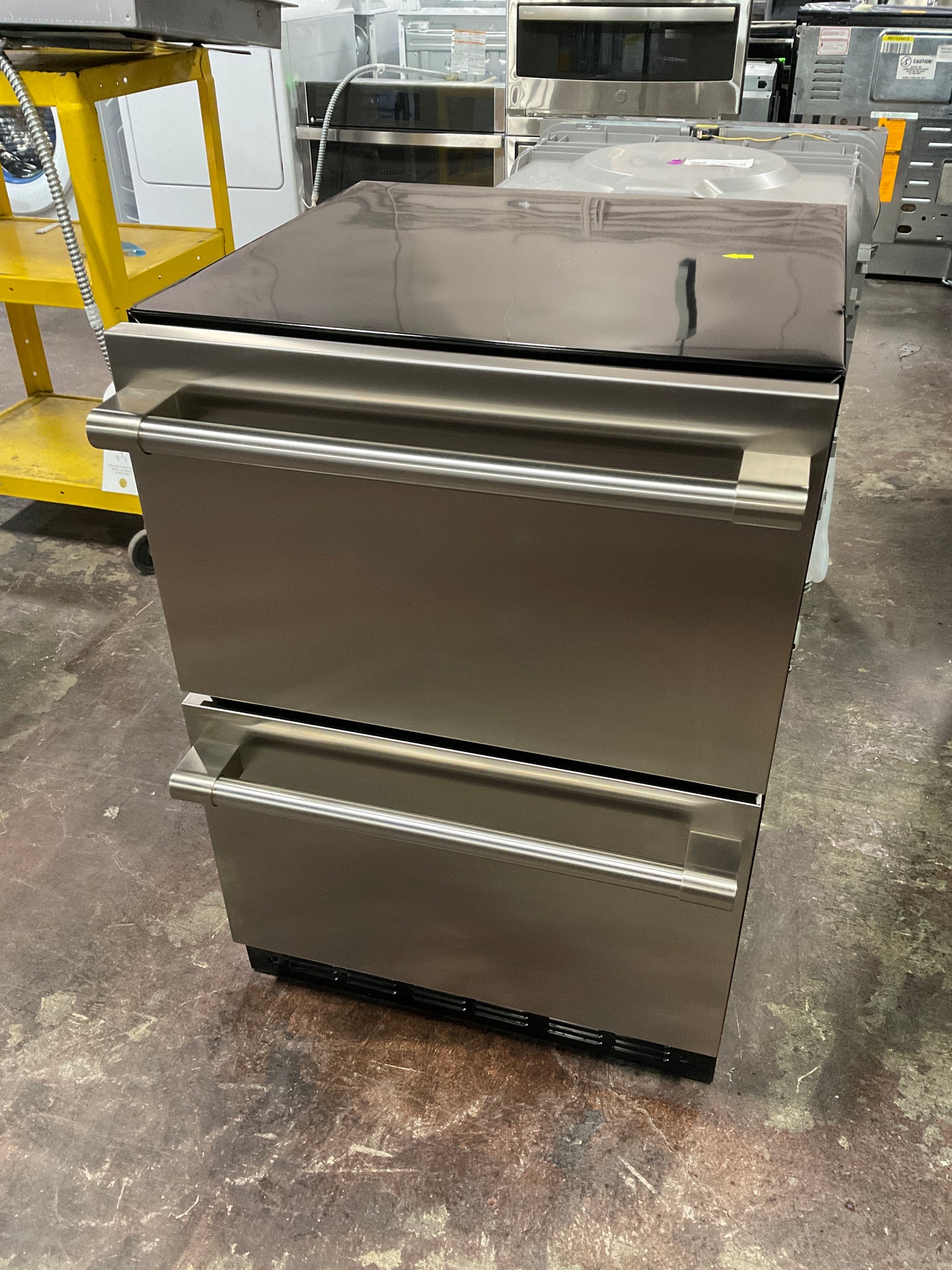 Front view, door closed