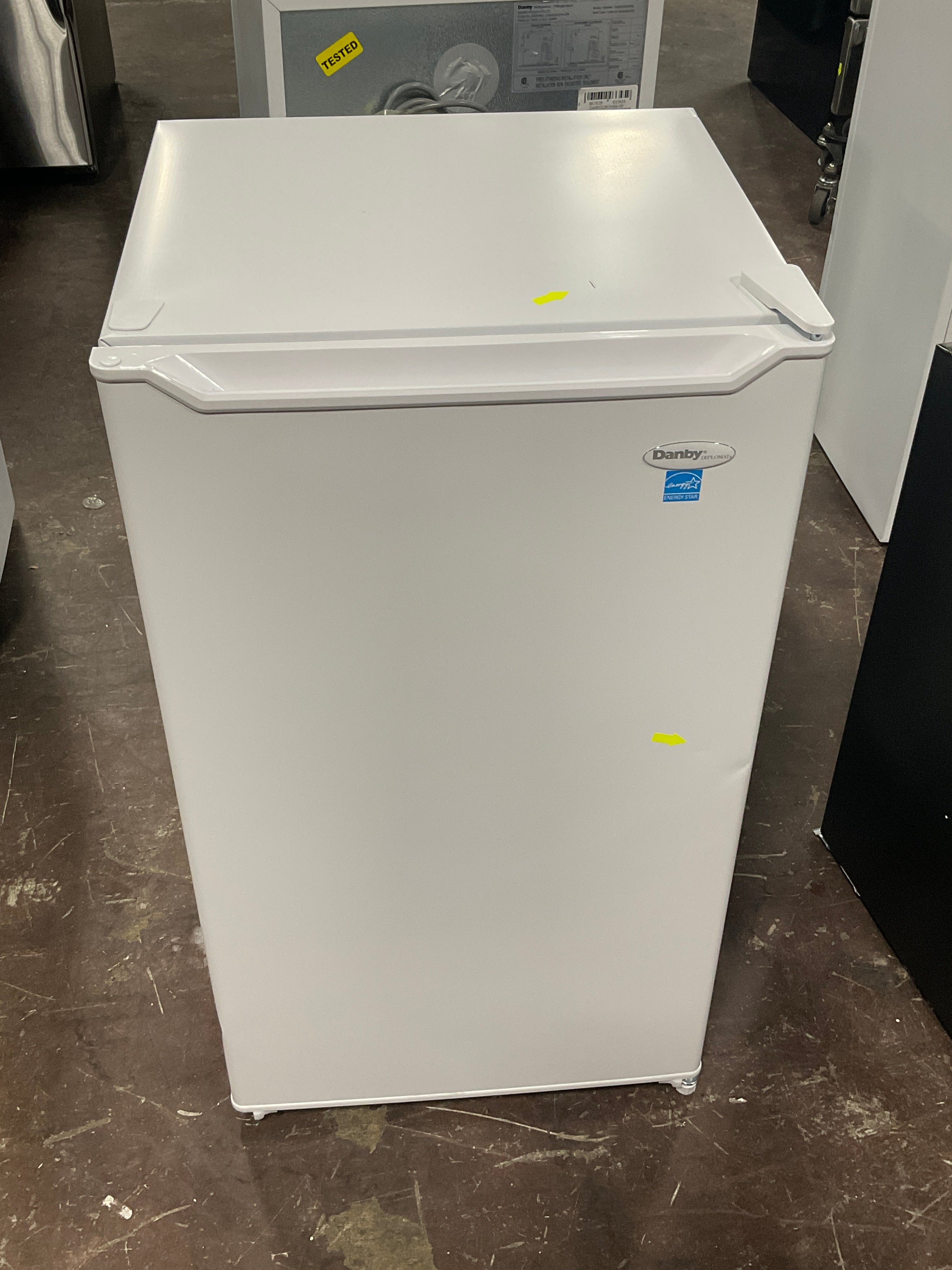 Front view, door closed