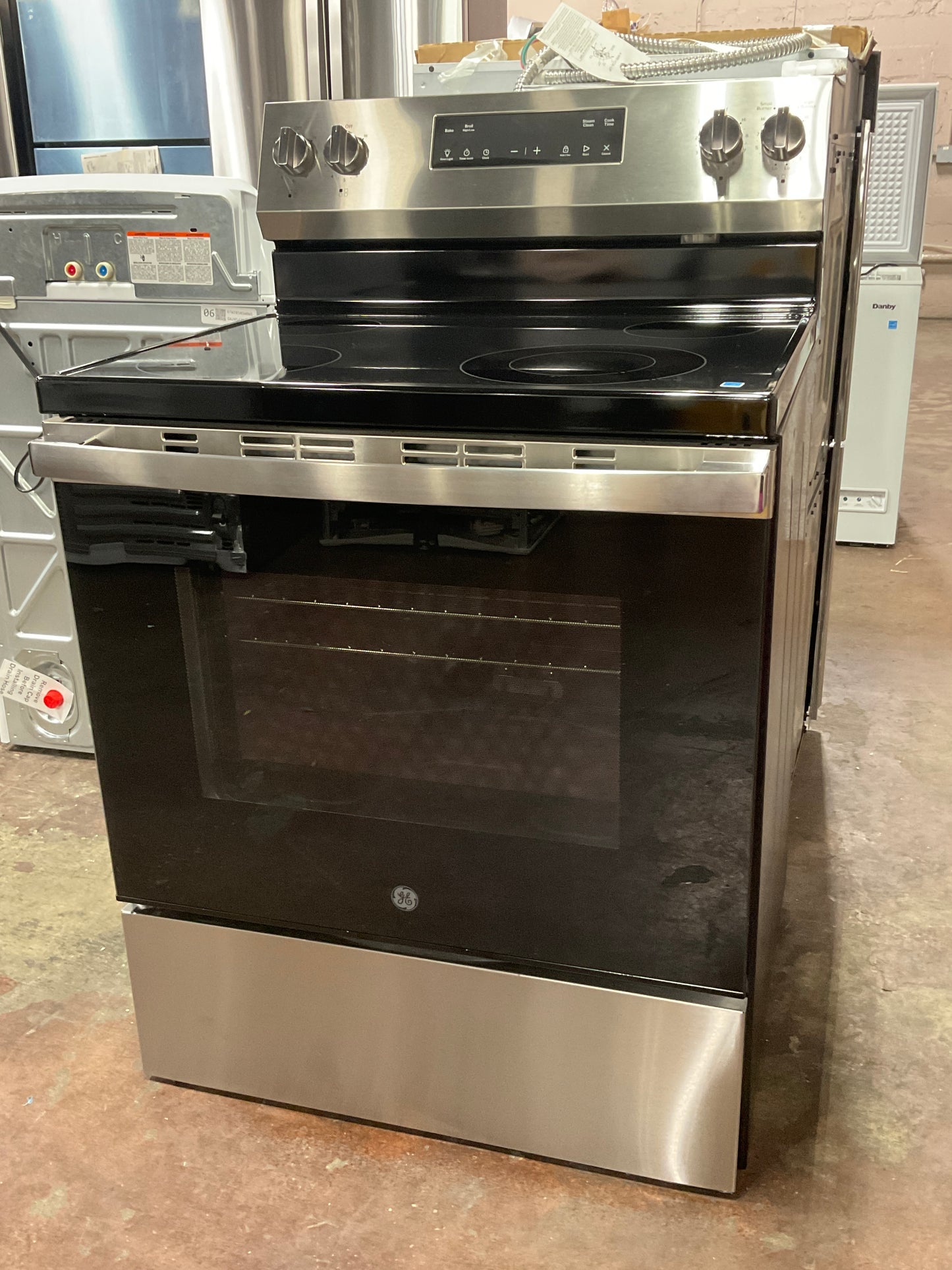 Front view, oven-door closed