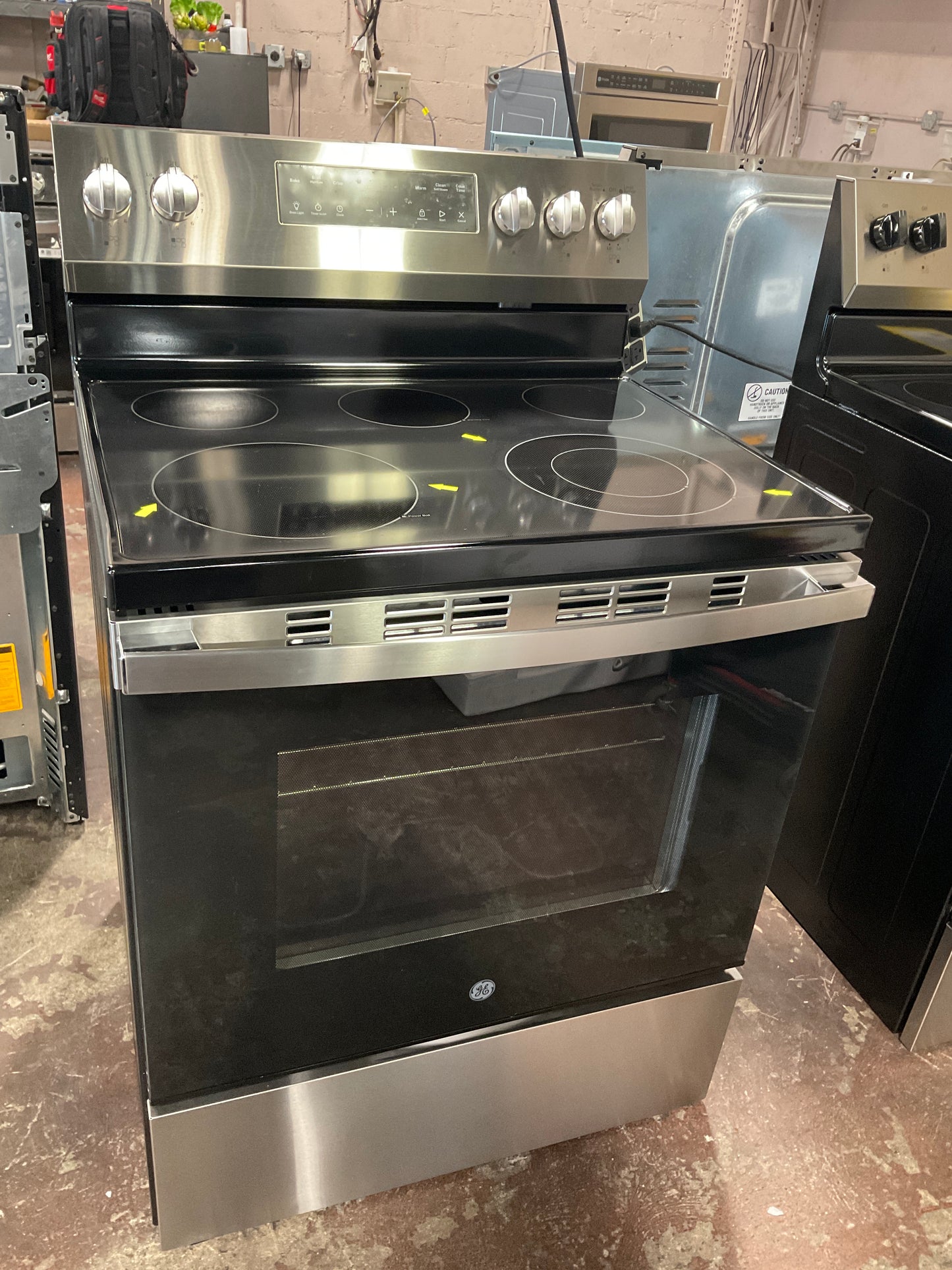 Front view, oven-door closed