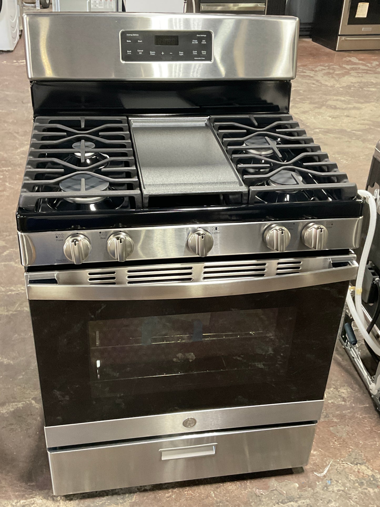 Front view, oven-door closed