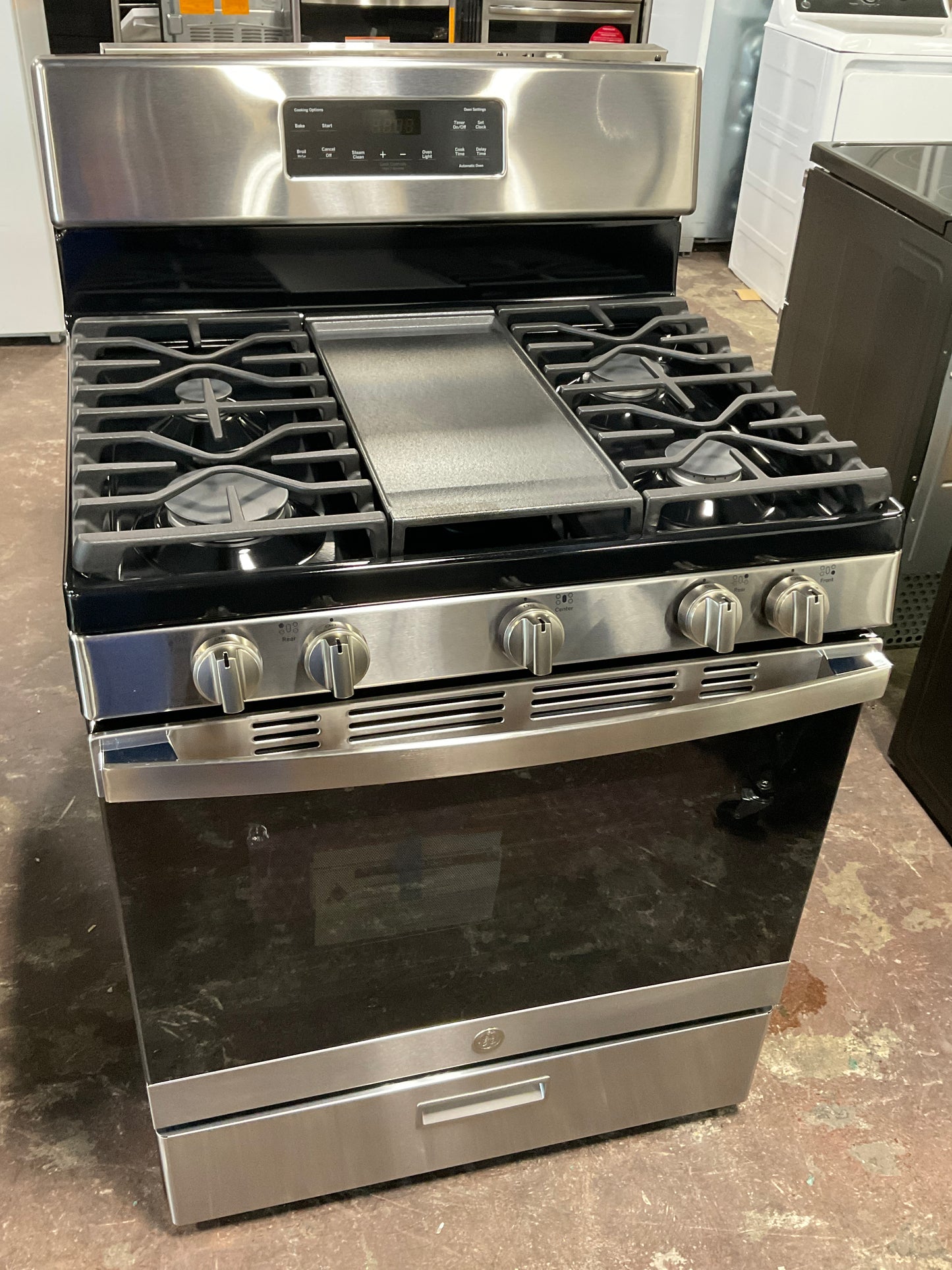 Front view, oven-door closed