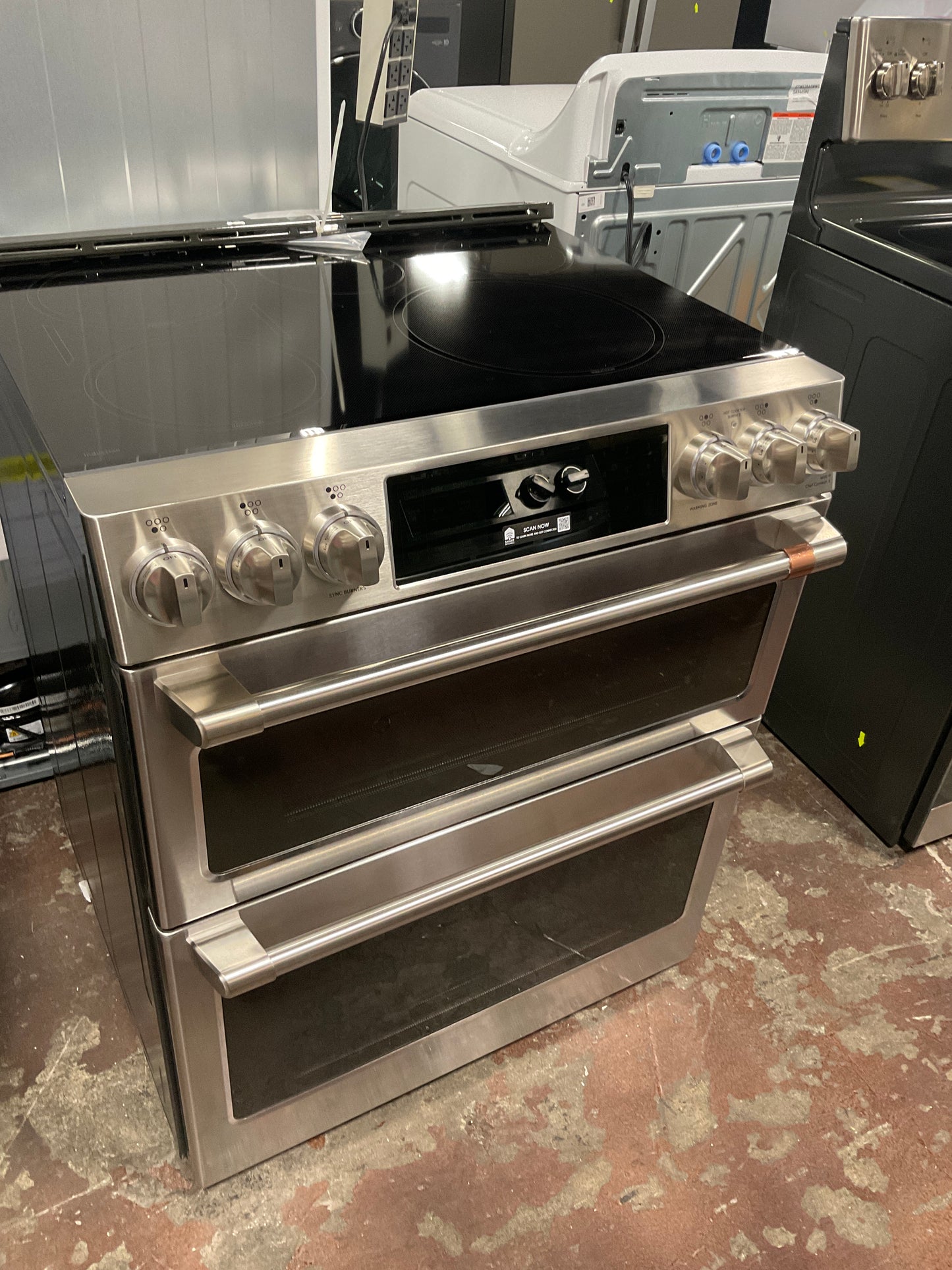 Front view, oven-door closed