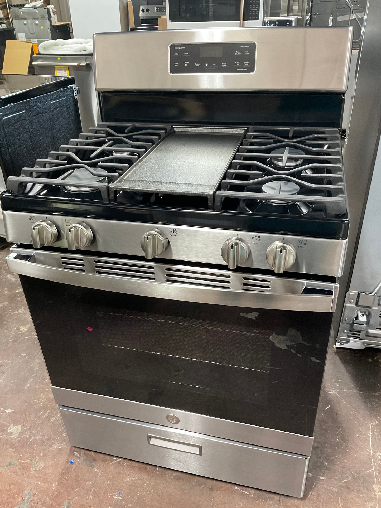 Front view, oven-door closed