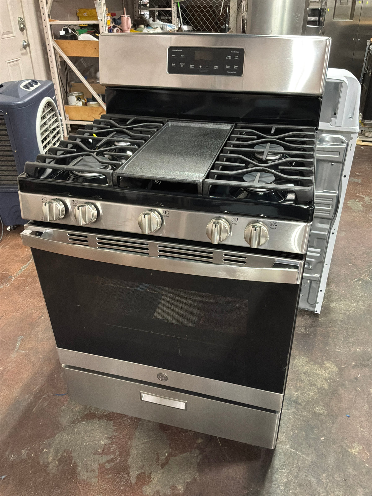 Front view, oven-door closed