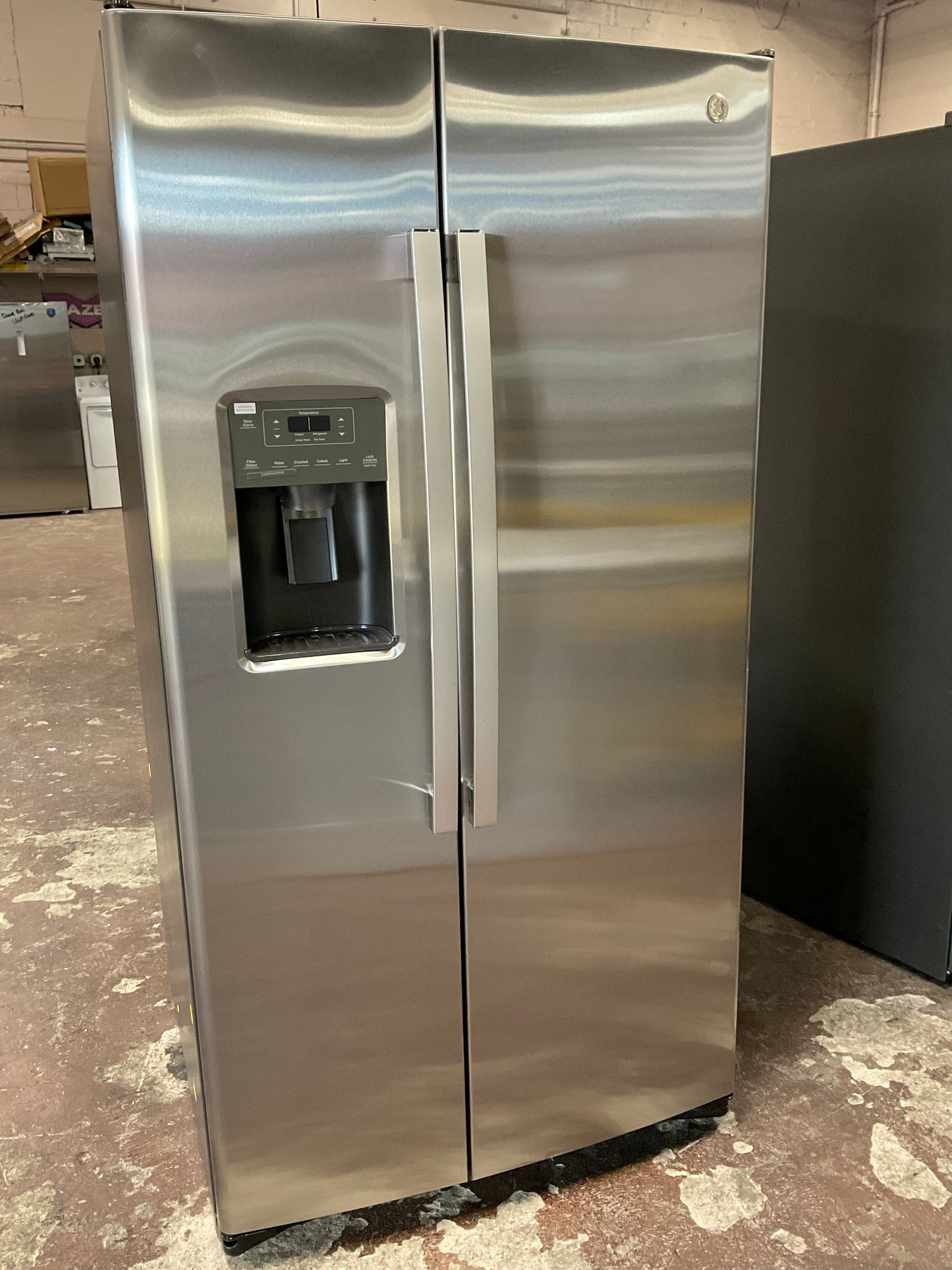 Front view, door closed