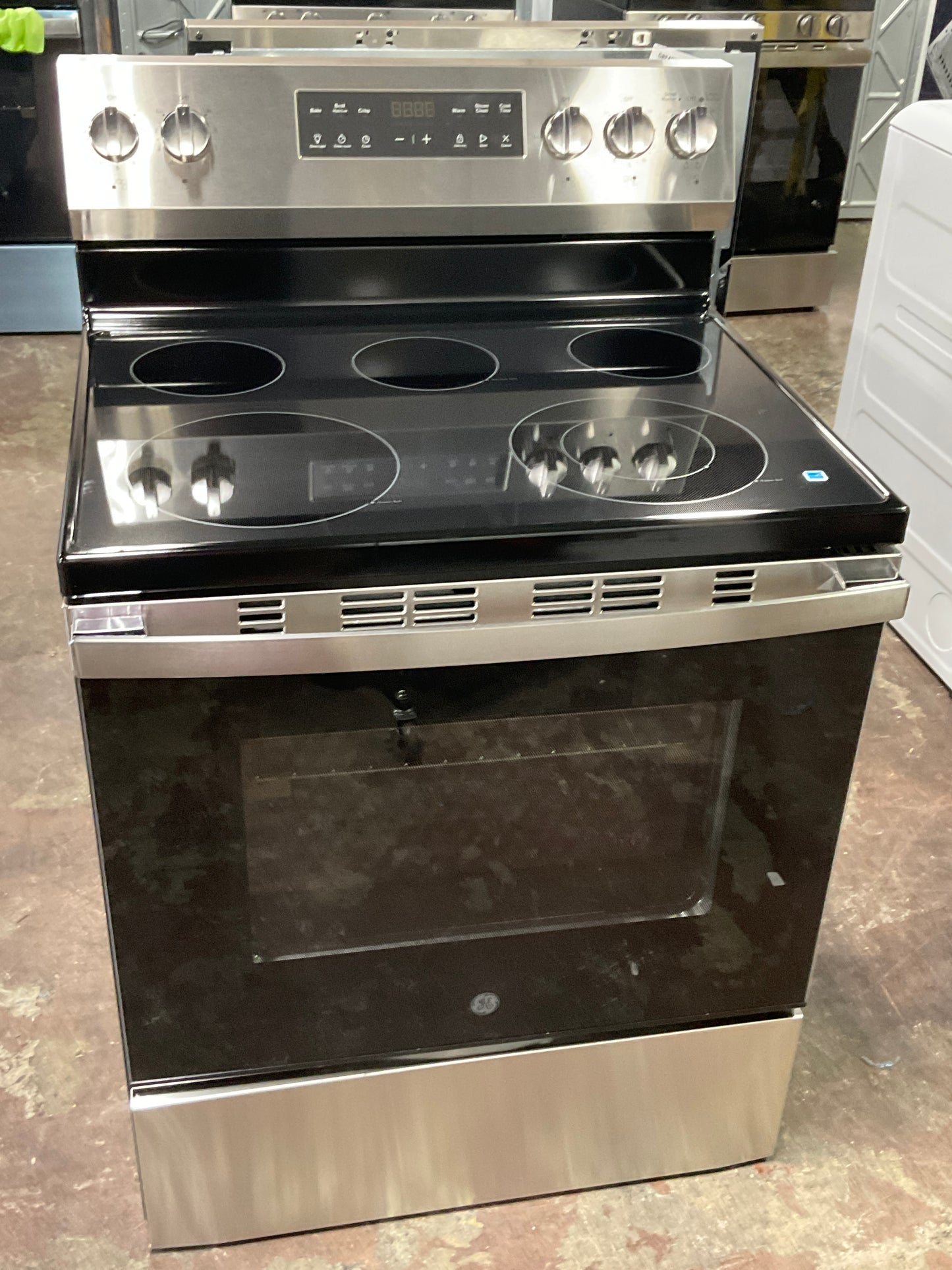 Front view, oven-door closed