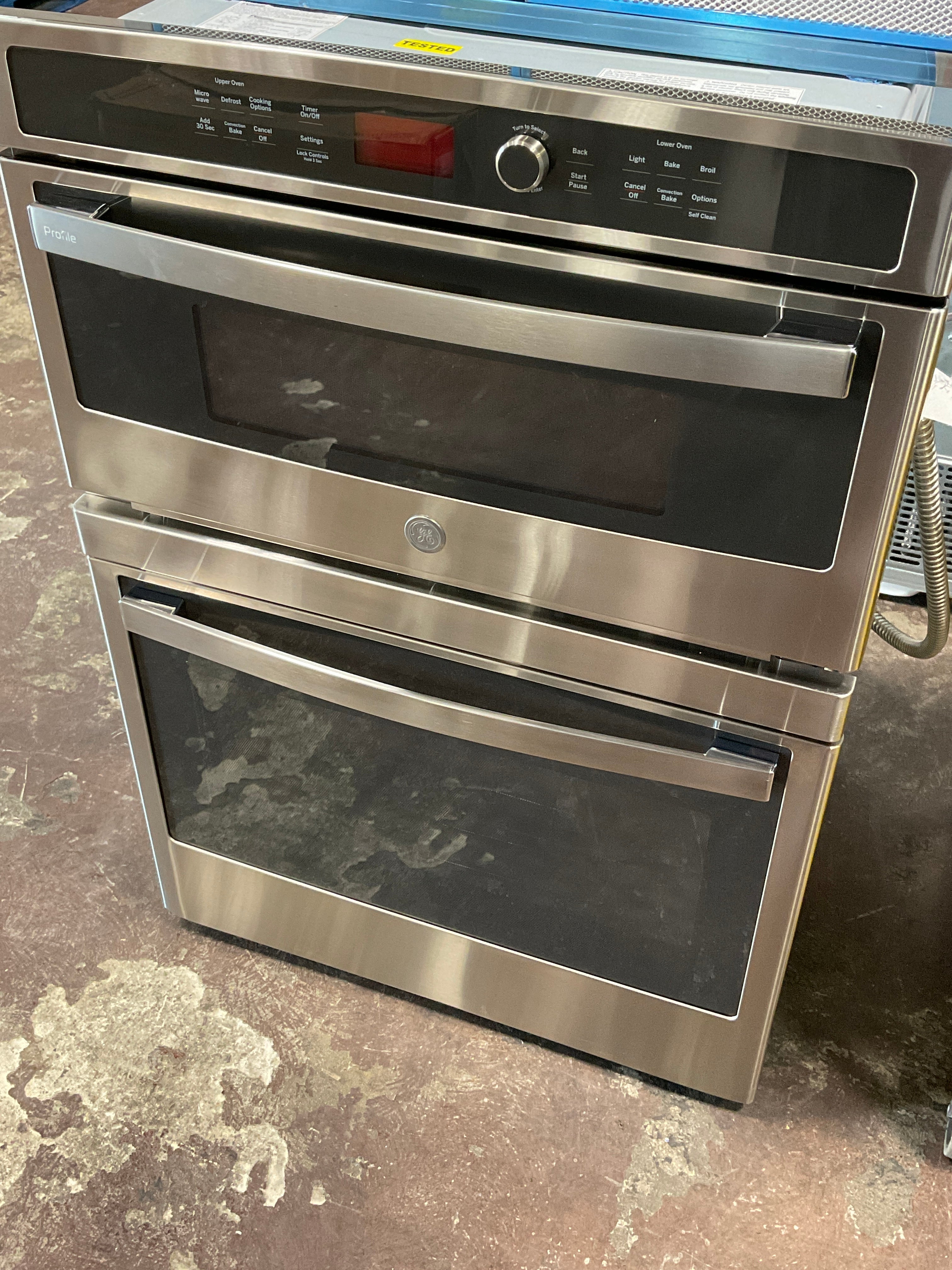 Front view, door closed