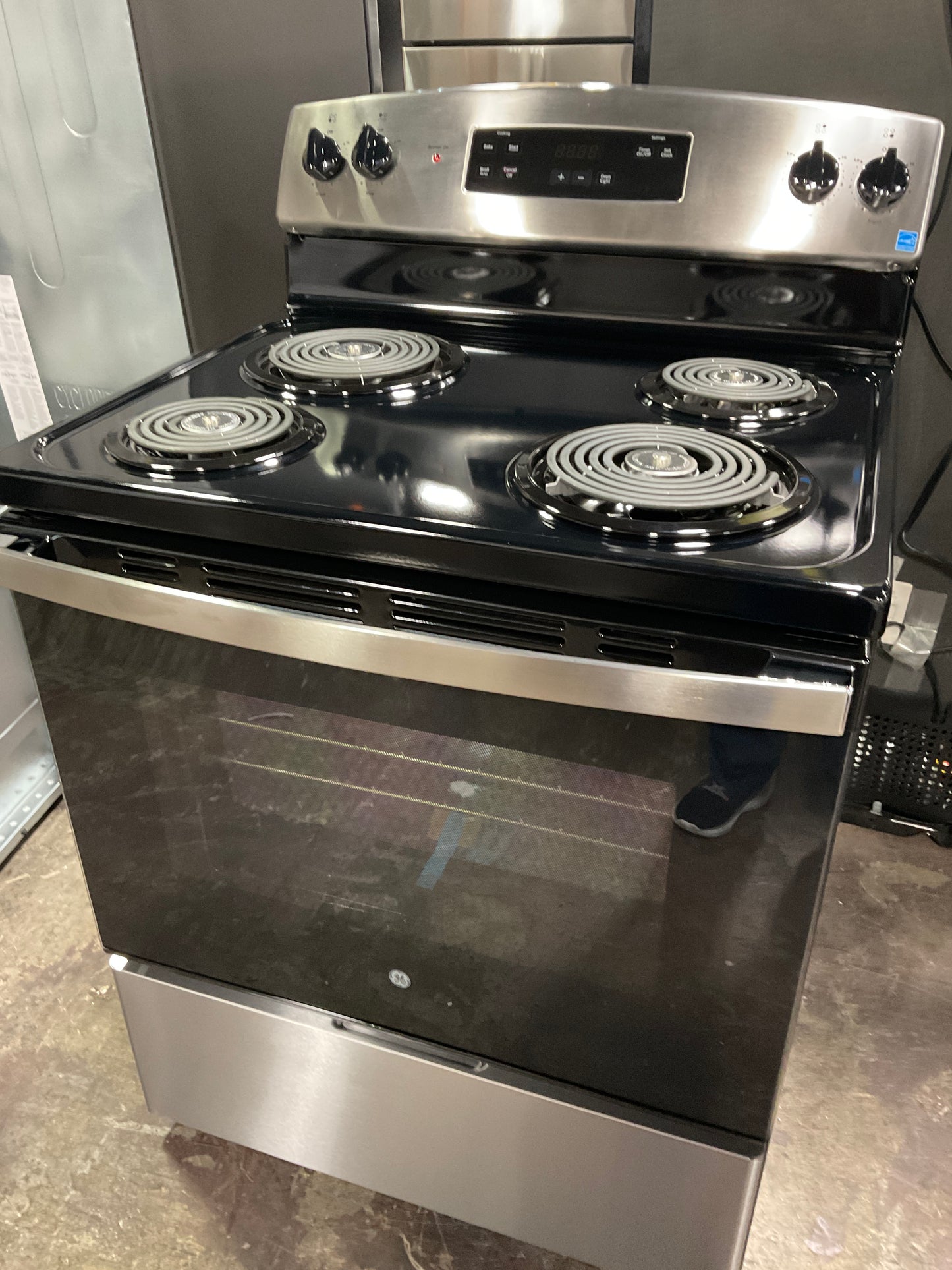 Front view, oven-door closed