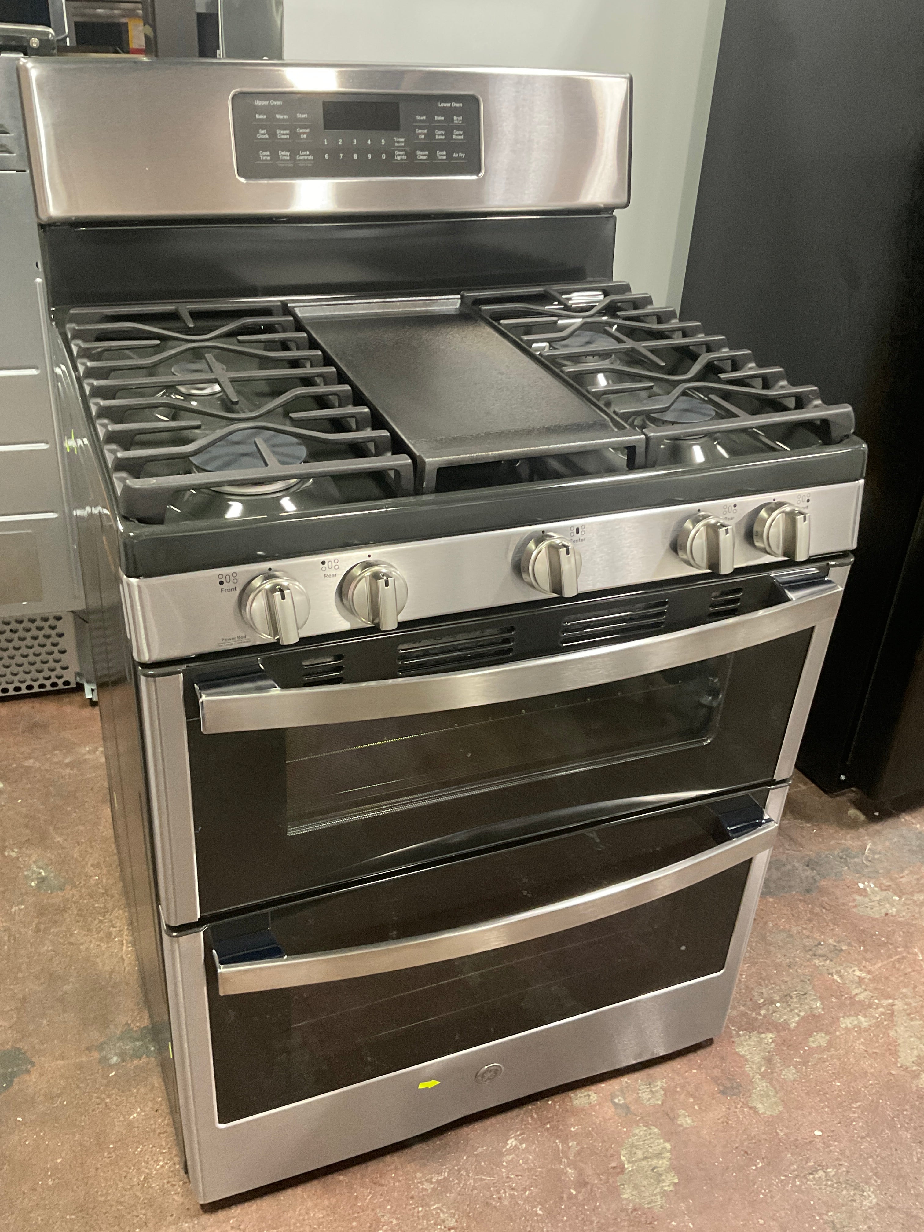 Front view, oven-door closed