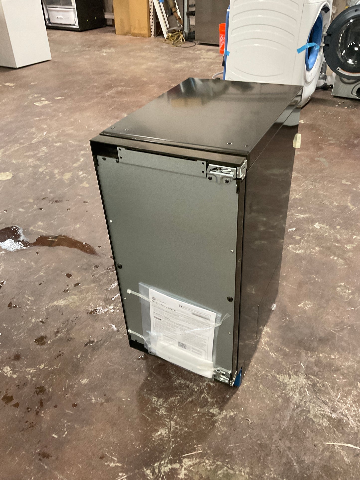 Front view, door closed