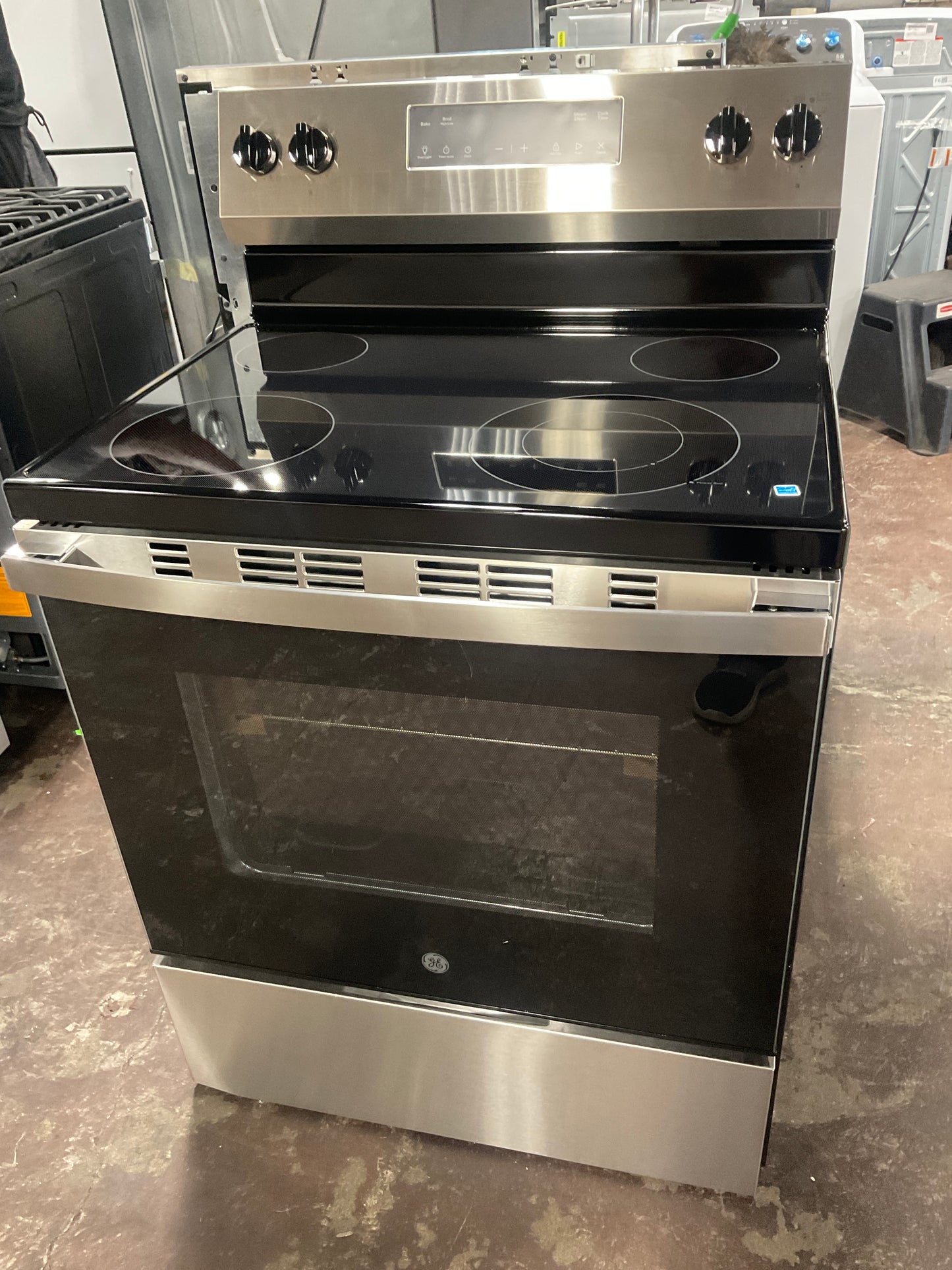 Front view, oven-door closed