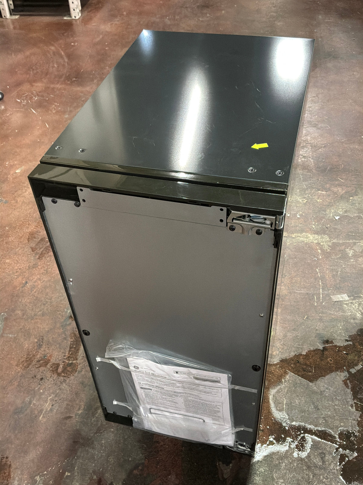 Front view, door closed