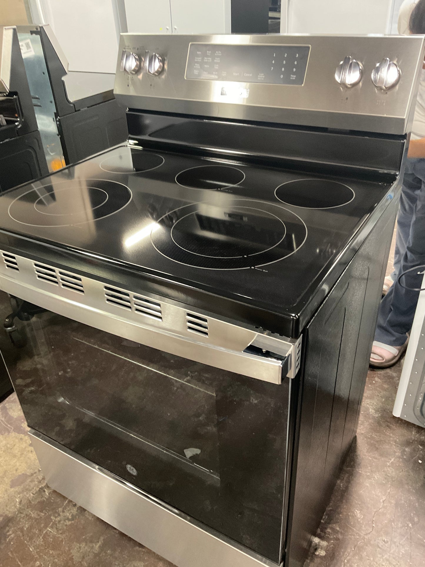 Front view, oven-door closed