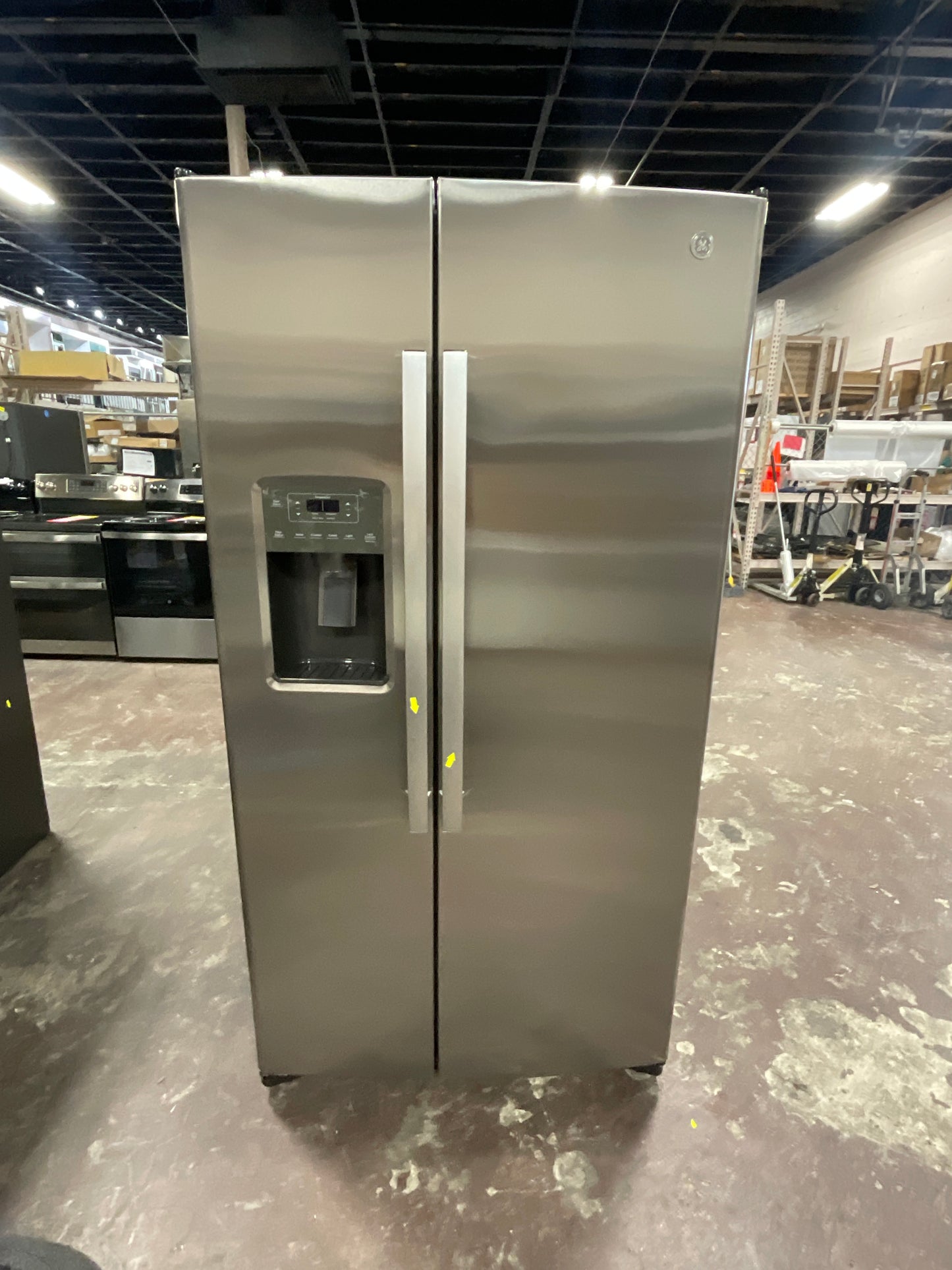 Front view, door closed