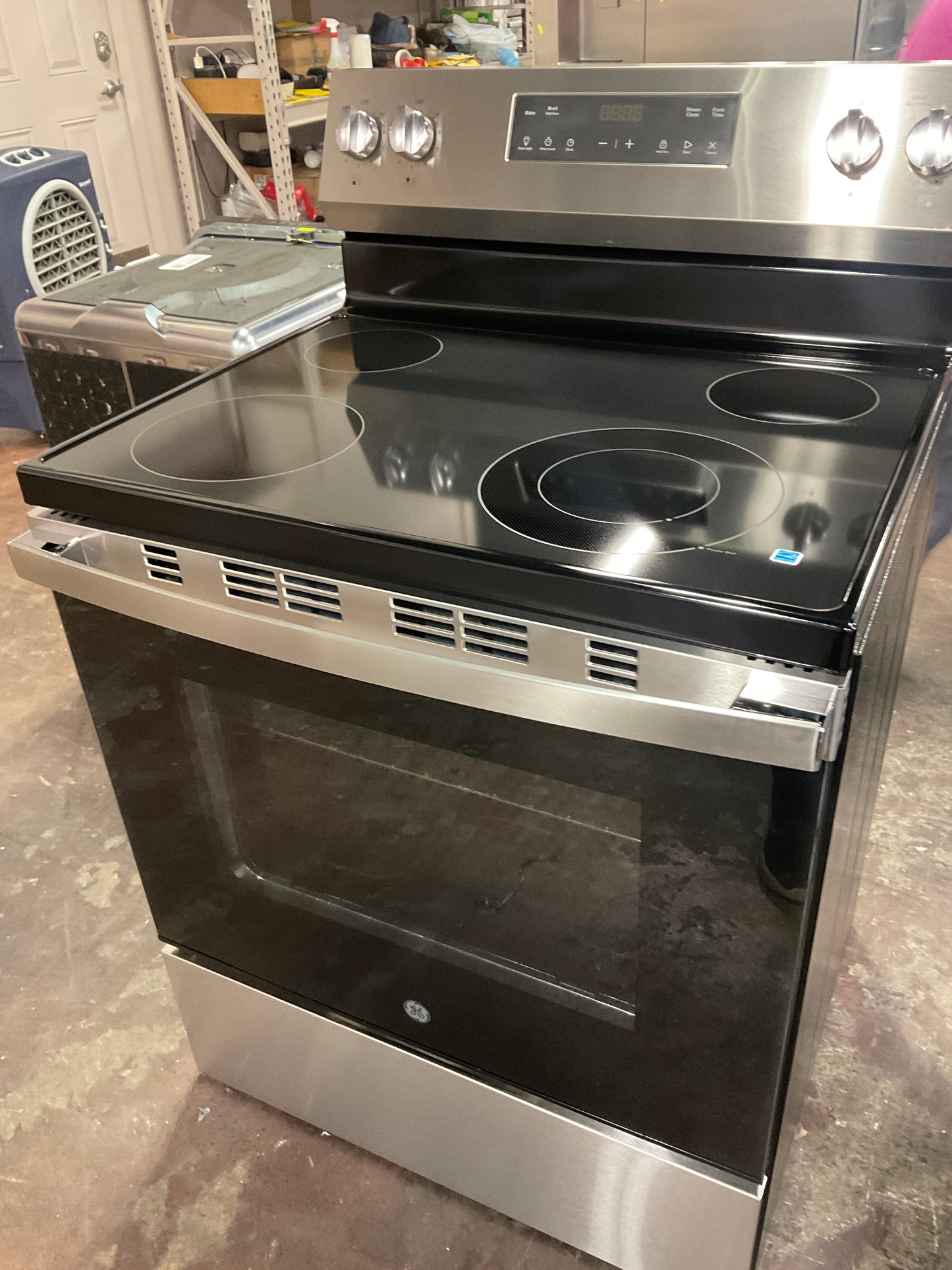 Front view, oven-door closed