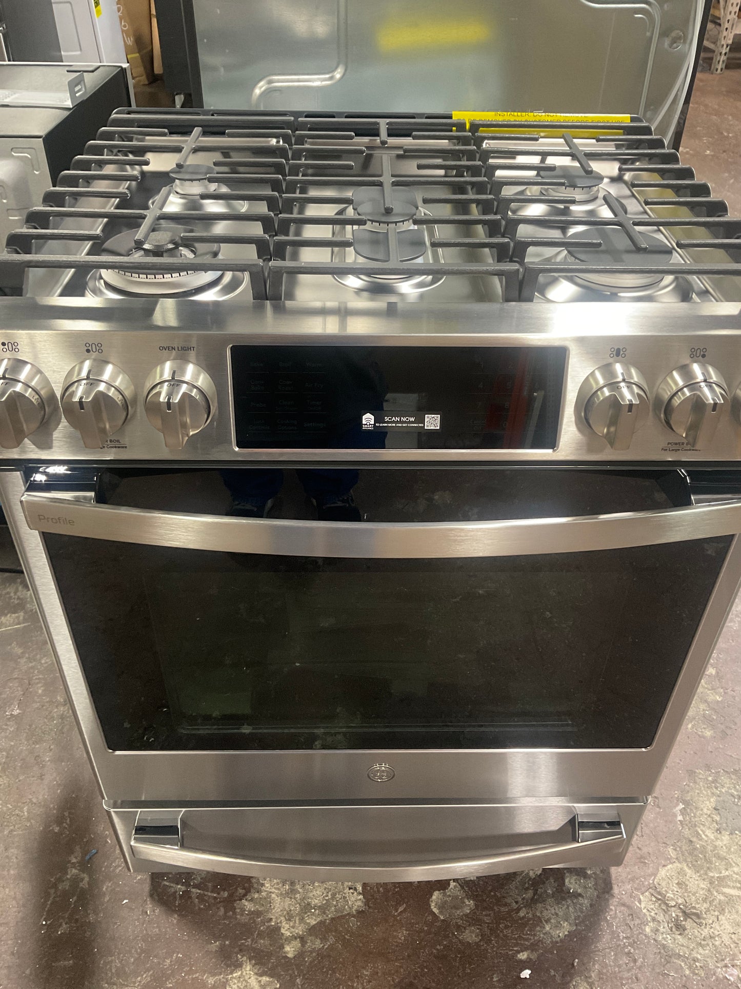 Front view, oven-door closed