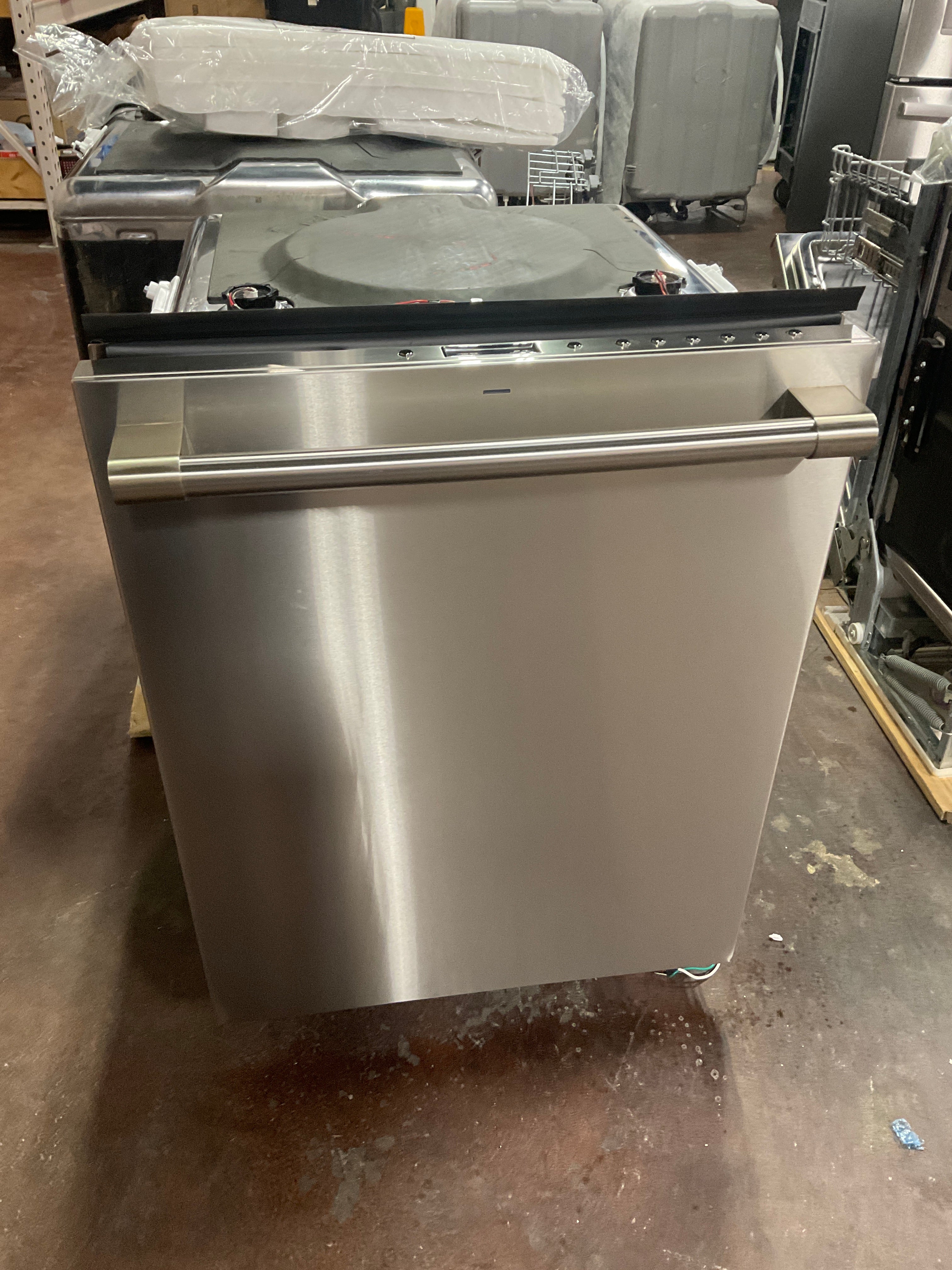 Front view, doors closed