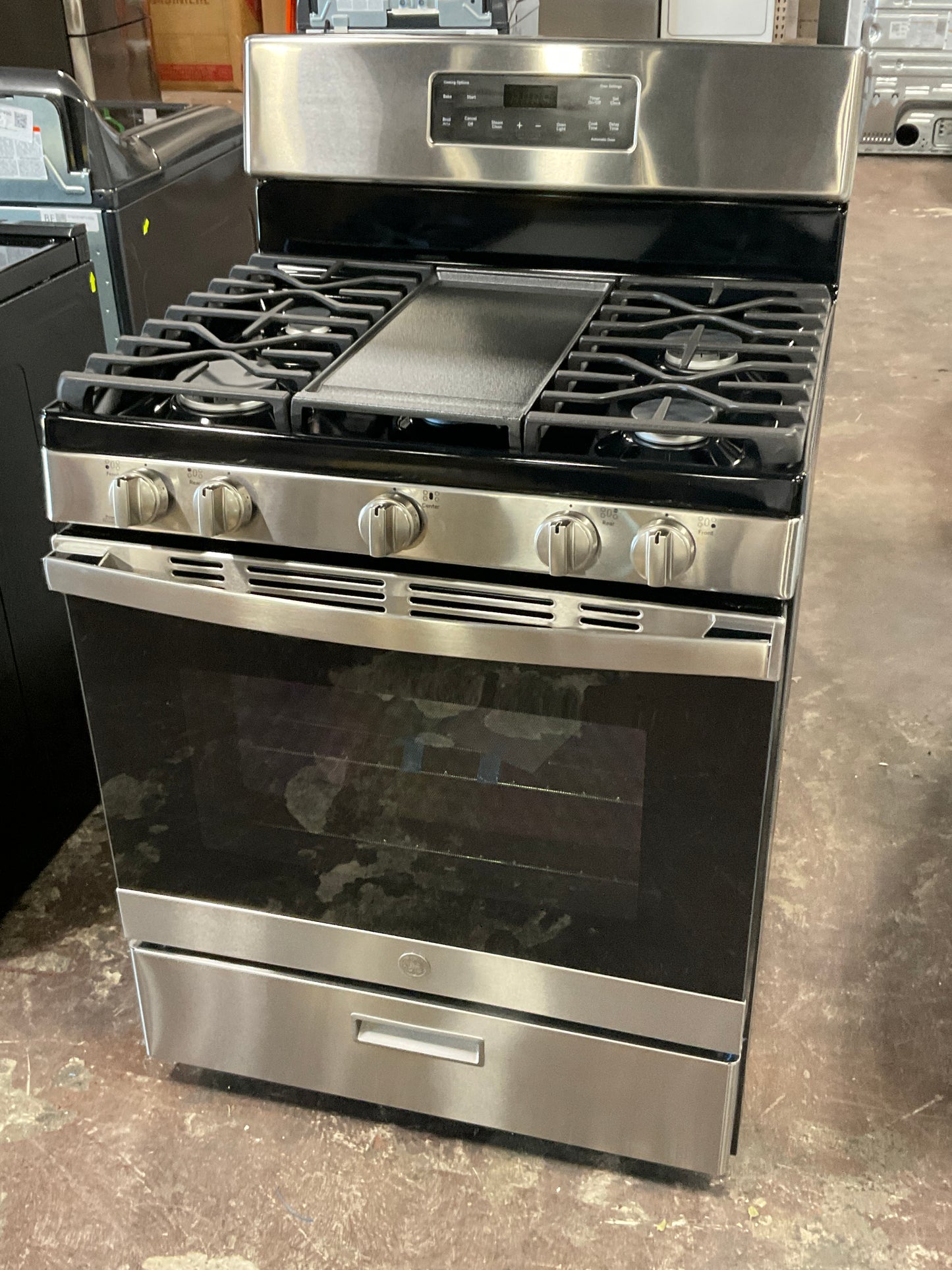 Front view, oven-door closed