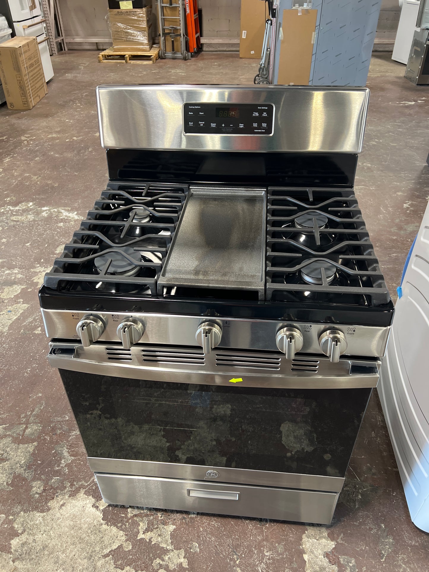 Front view, oven-door closed