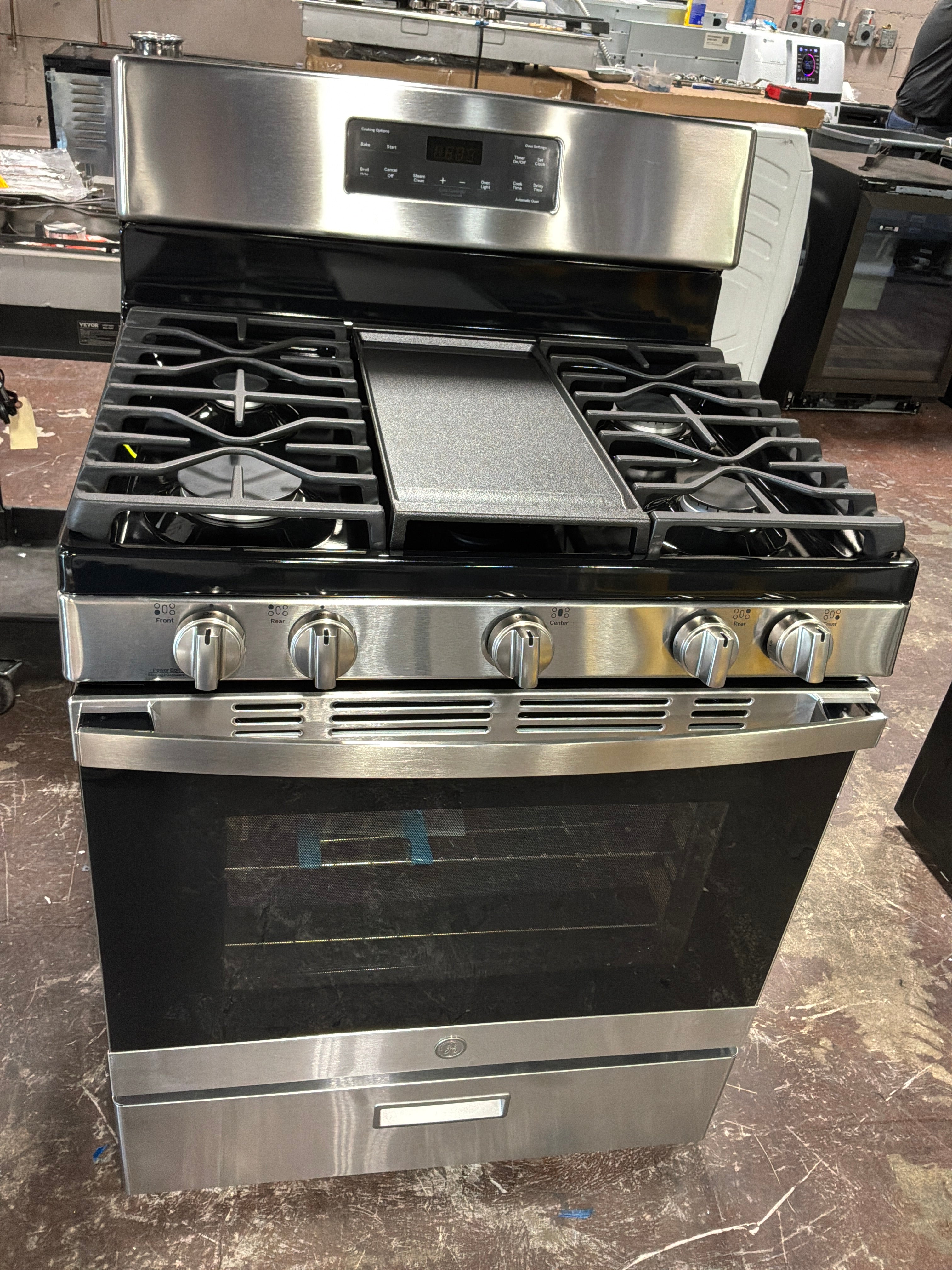 Front view, oven-door closed
